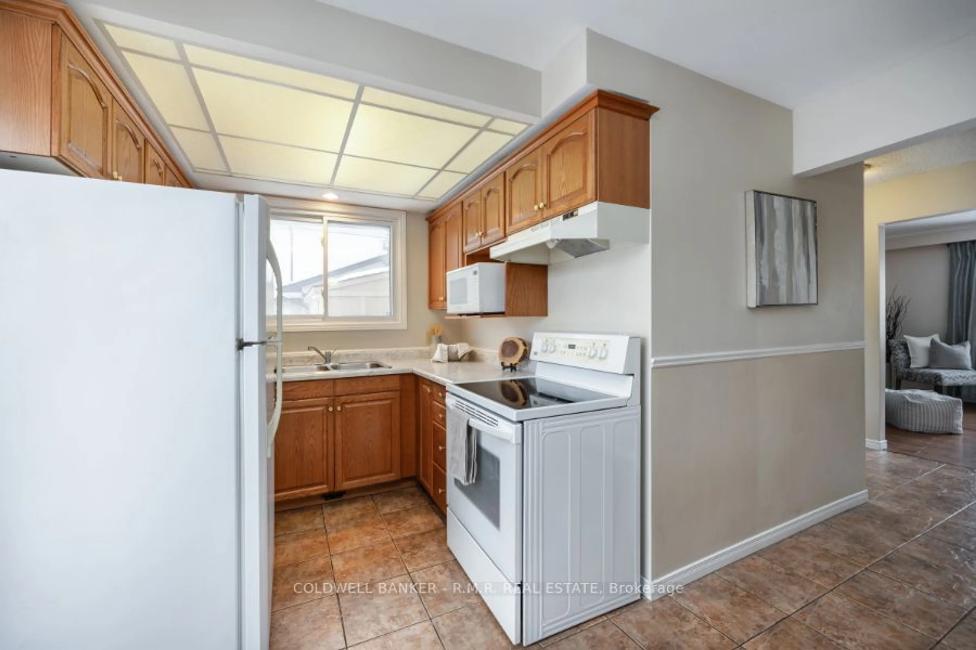 Standard kitchen, unknown for 80 Little Ave, Clarington Ontario L1C 1K1