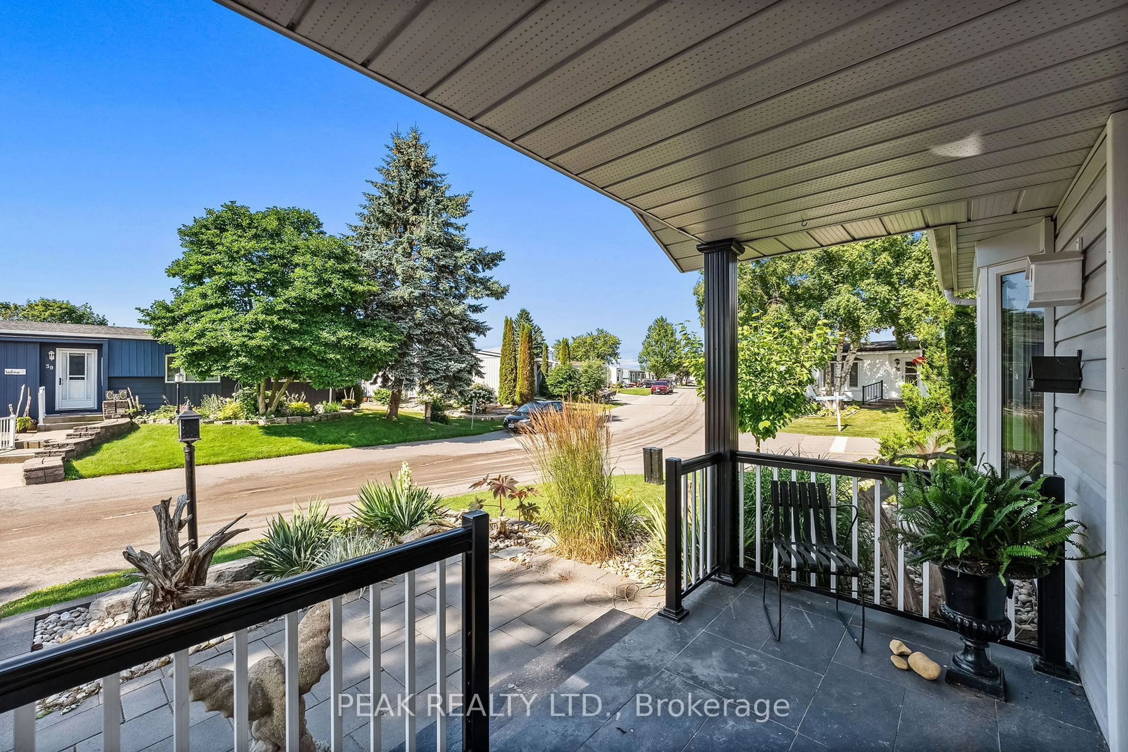 Patio, water/lake/river/ocean view for 40 The Cove Rd, Clarington Ontario L1B 0B2