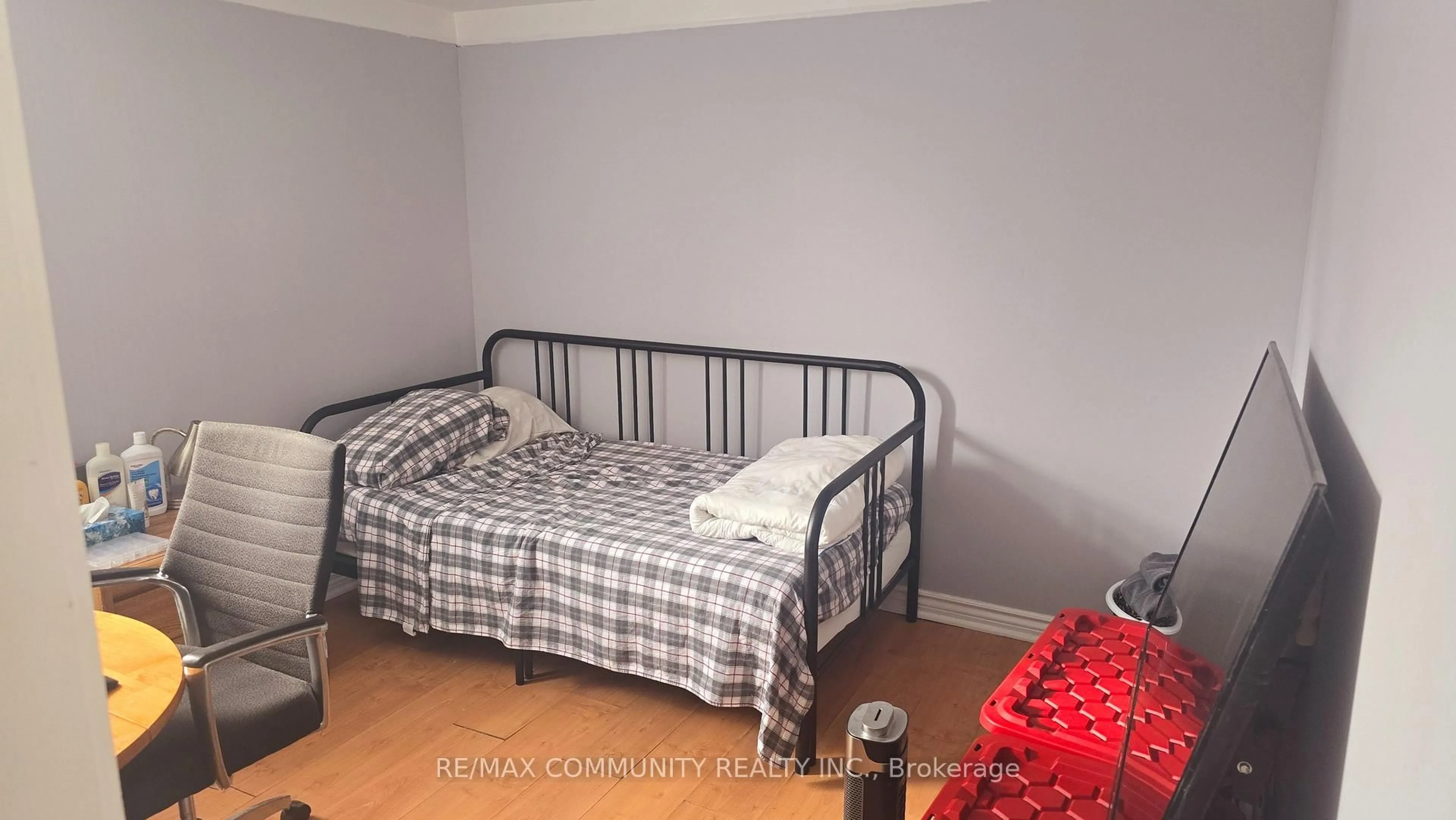 Bedroom with bed, unknown for 2462 Rundle Rd, Clarington Ontario L1C 6X9