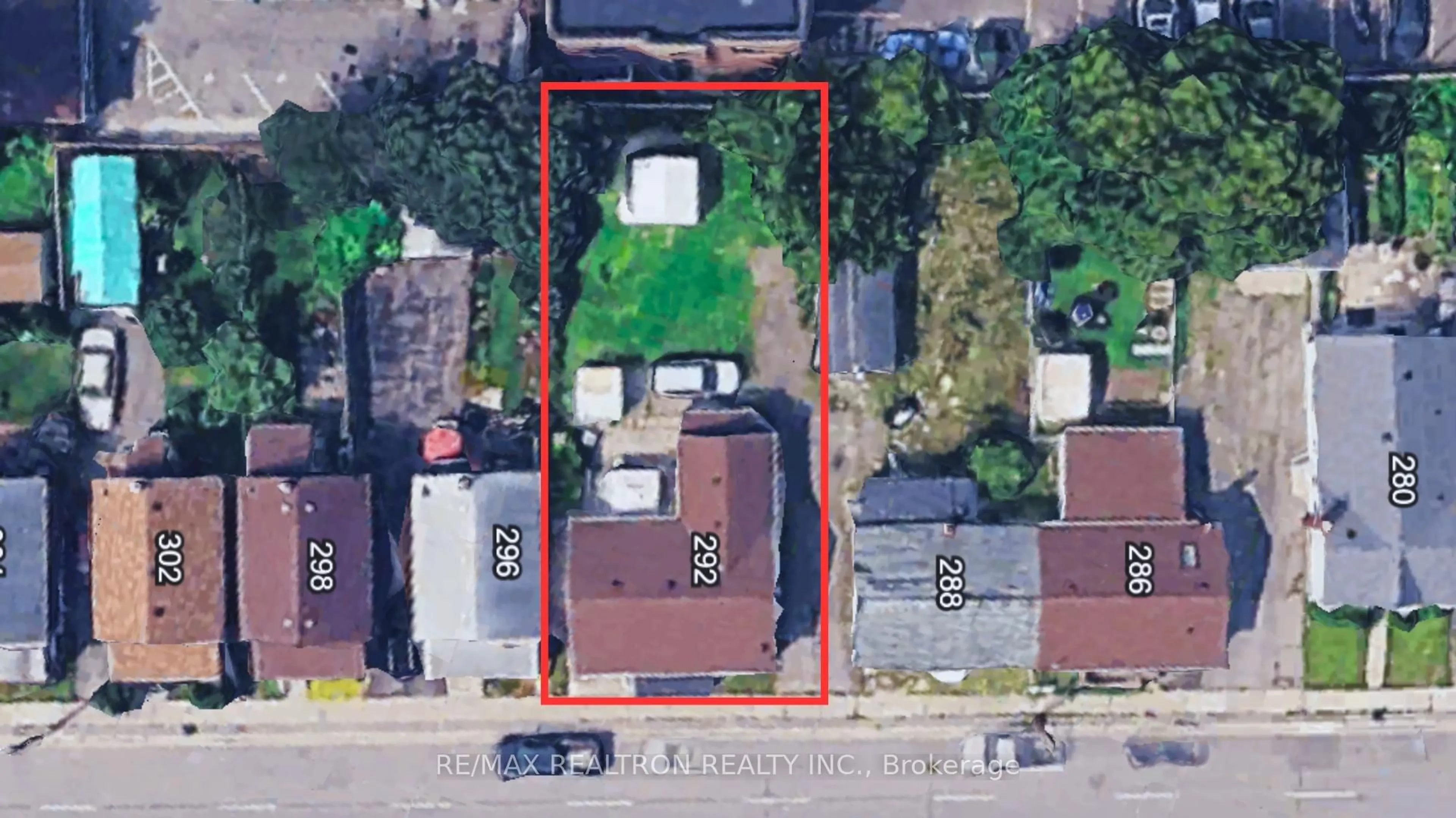 A pic from outside/outdoor area/front of a property/back of a property/a pic from drone, street for 292 Celina St, Oshawa Ontario L1H 4P1