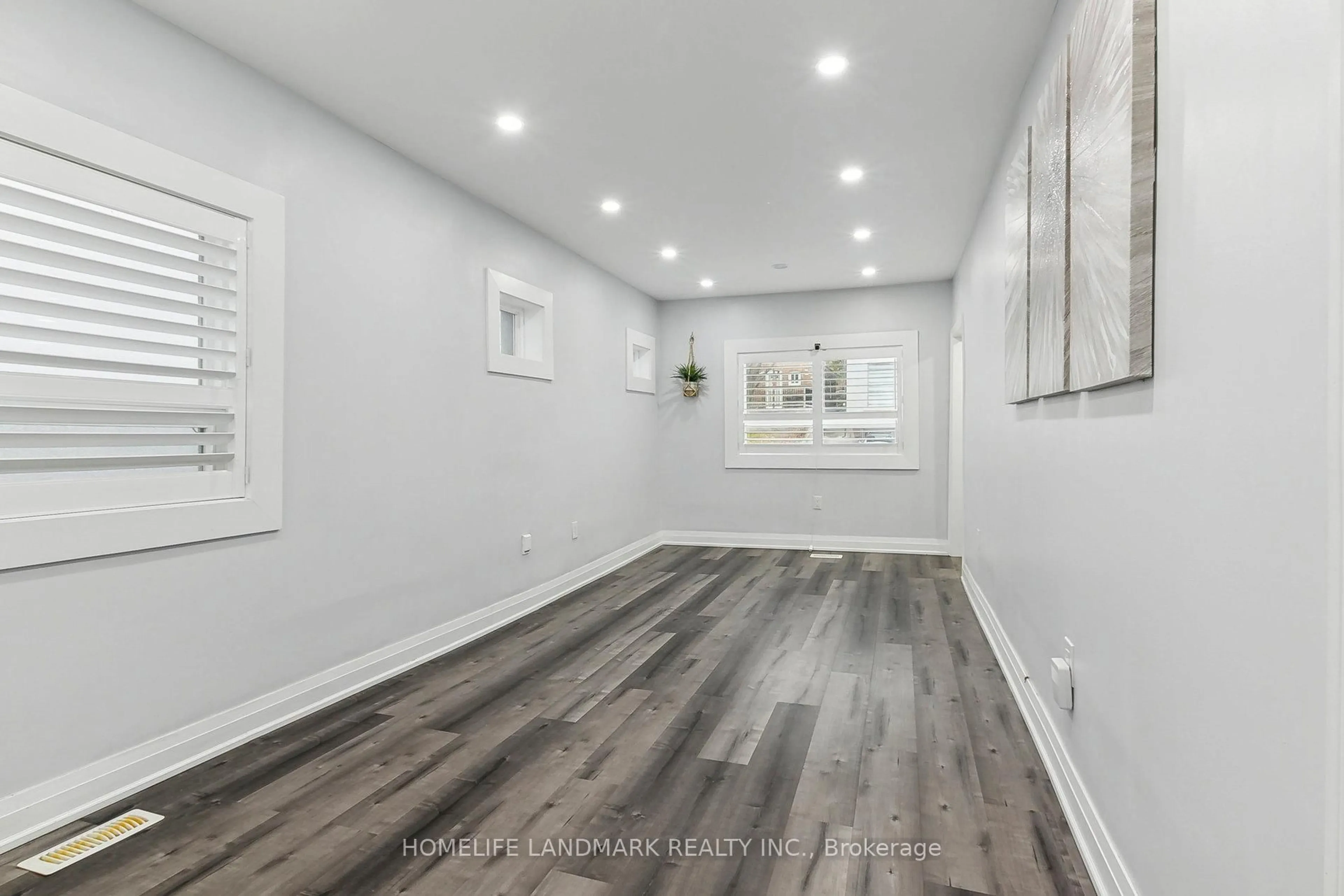 Indoor entryway for 35 Wallington Ave, Toronto Ontario M4C 2M7