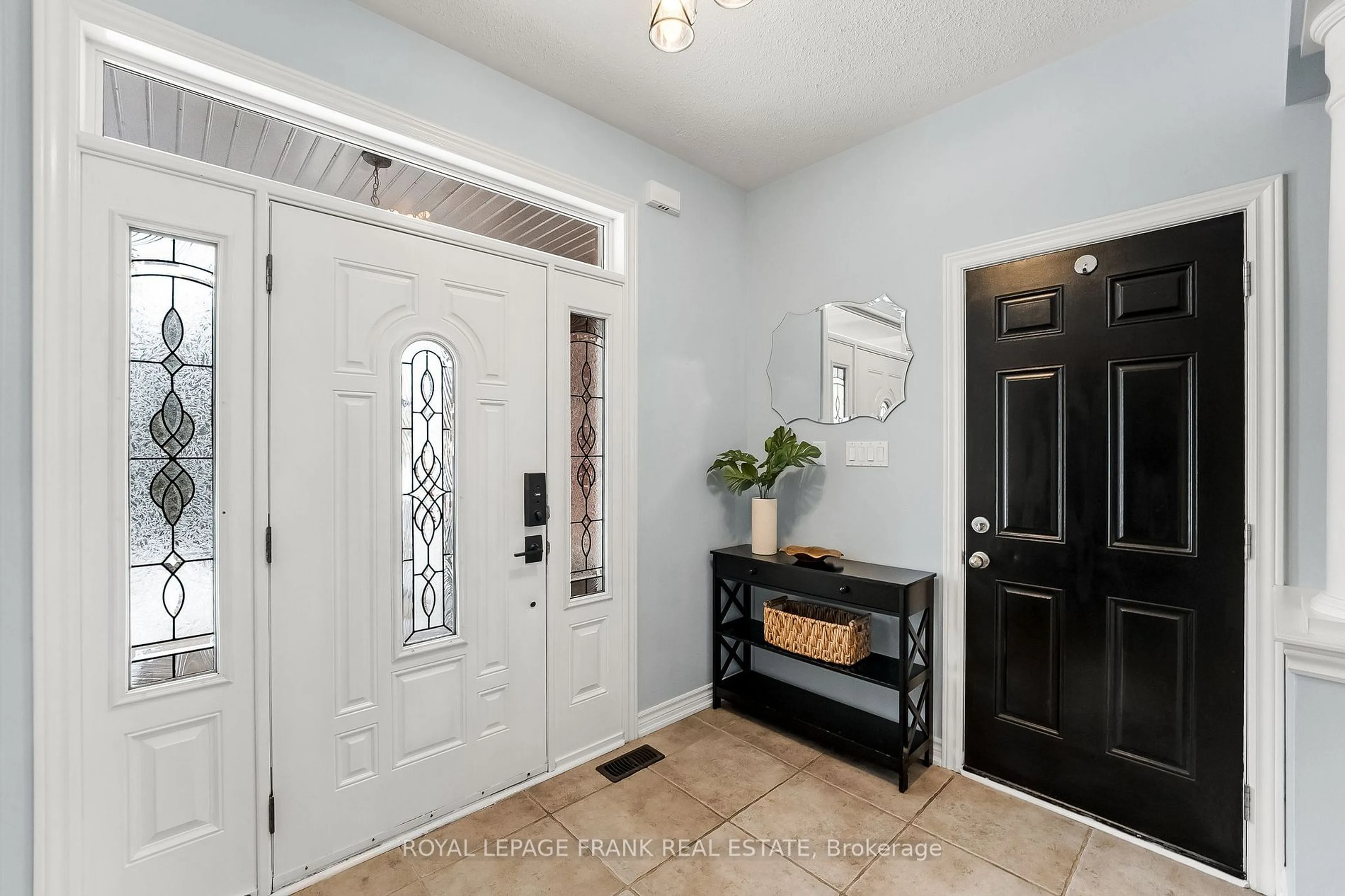 Indoor entryway for 23 Oke Rd, Clarington Ontario L1E 0C2