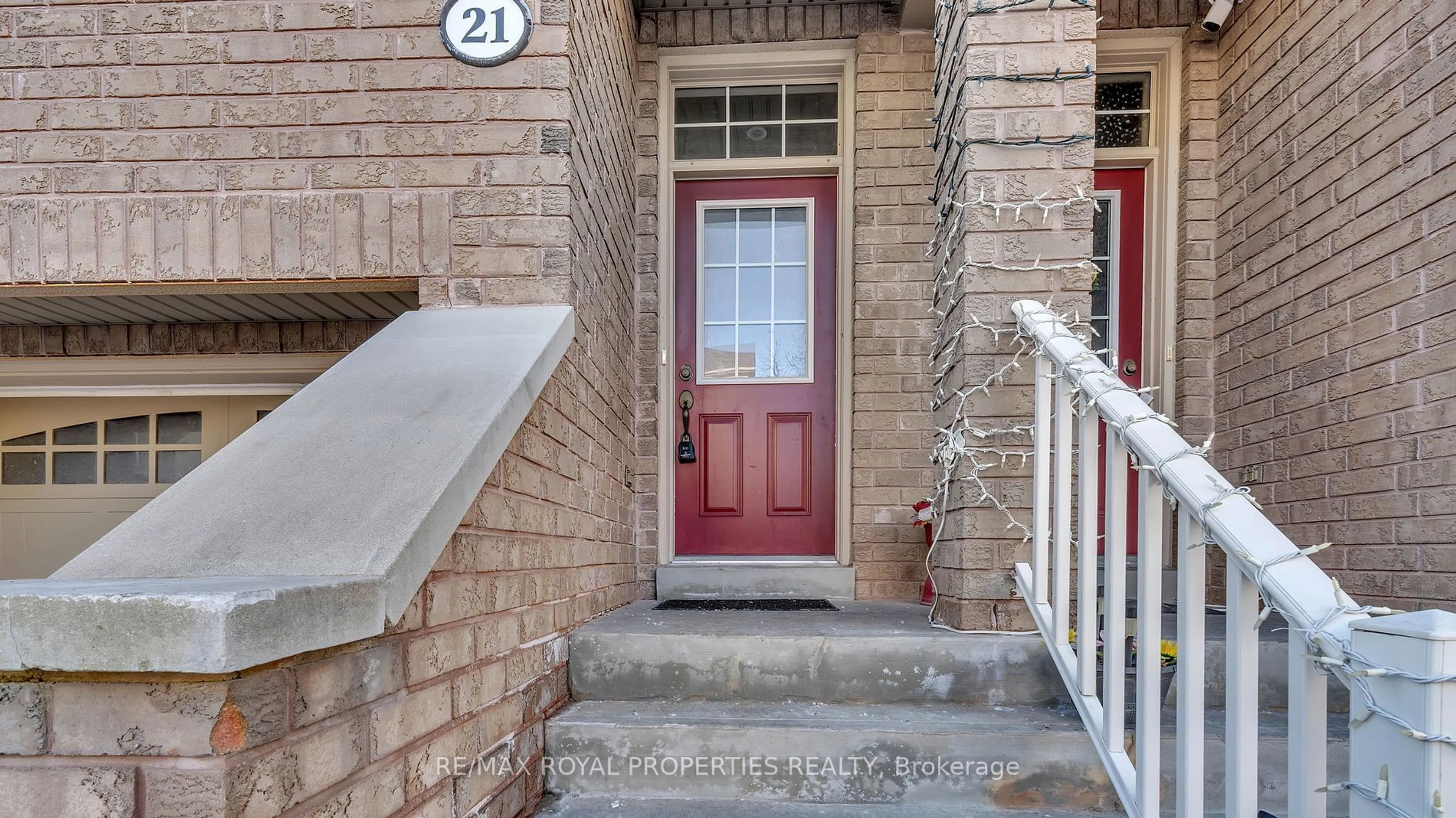 Indoor entryway for 21 Martinworth Lane, Ajax Ontario L1Z 0L1