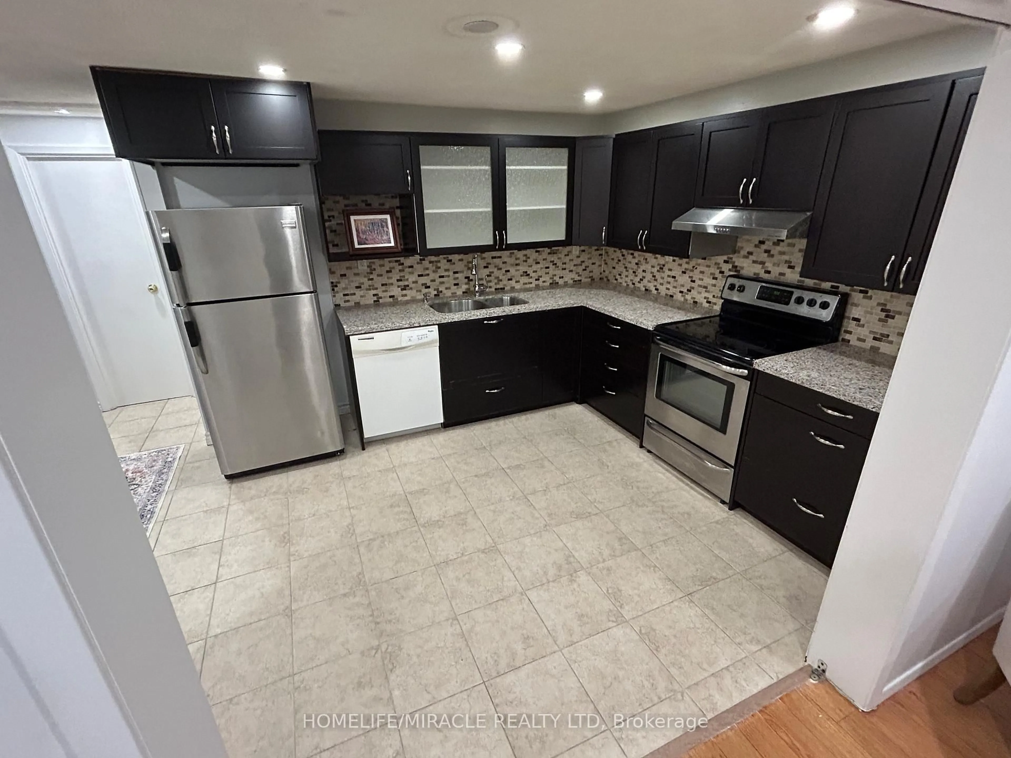 Standard kitchen, ceramic/tile floor for 850 Hunting Wood #48, Toronto Ontario M1T 2L9