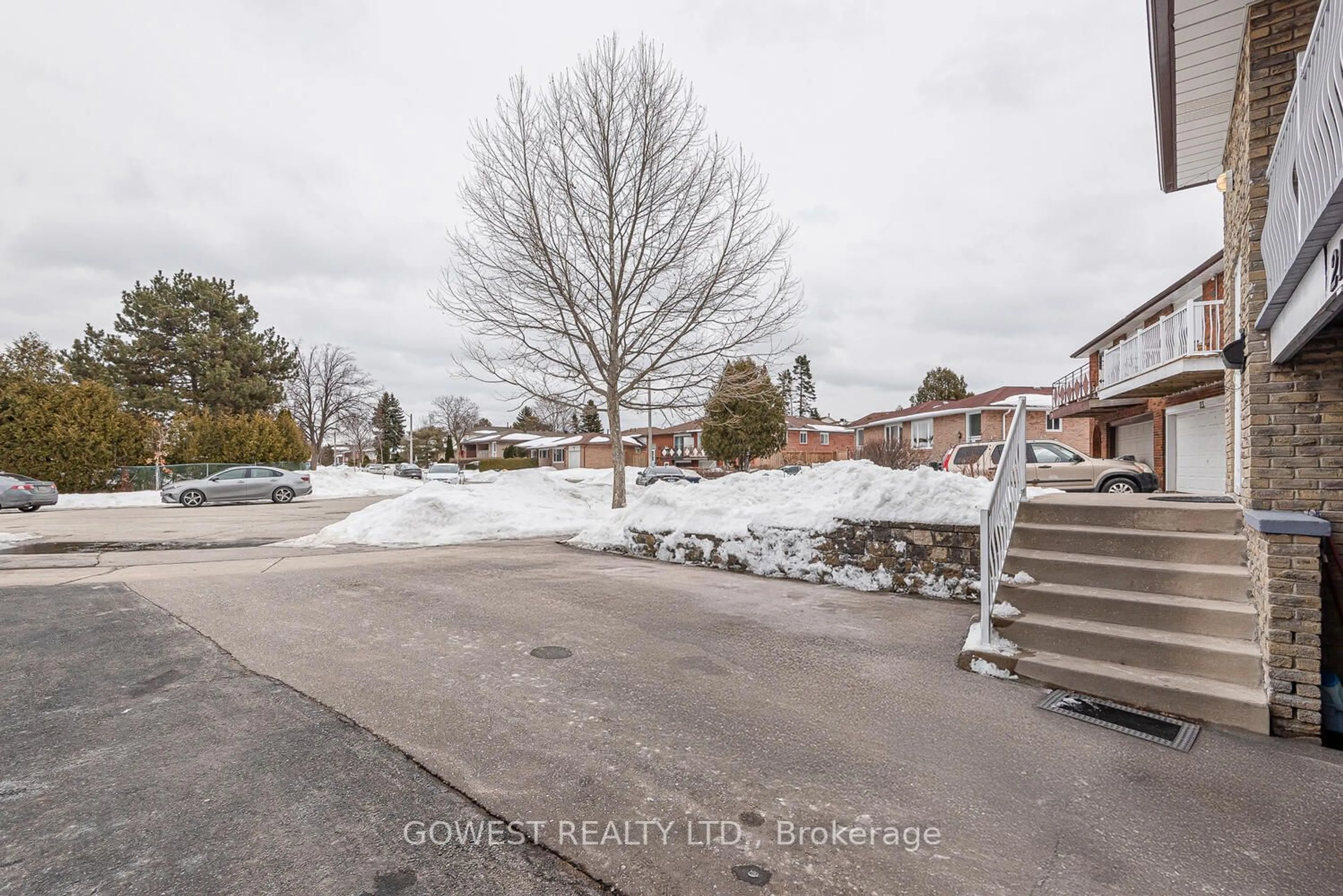 A pic from outside/outdoor area/front of a property/back of a property/a pic from drone, mountain view for 21 Darnborough Way, Toronto Ontario M1W 2G2