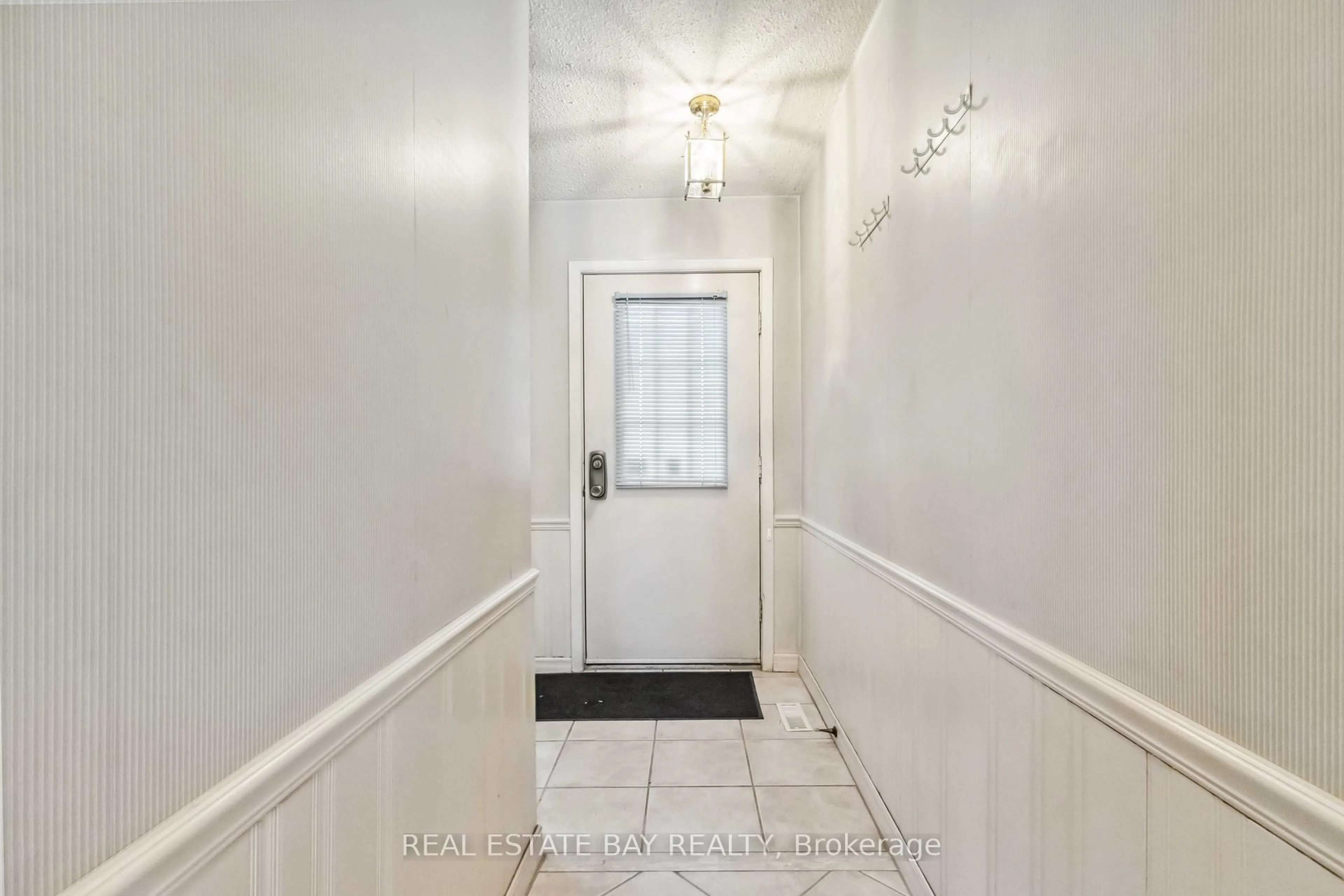 Indoor entryway for 14 Crowfoot Pl, Toronto Ontario M1W 2X7