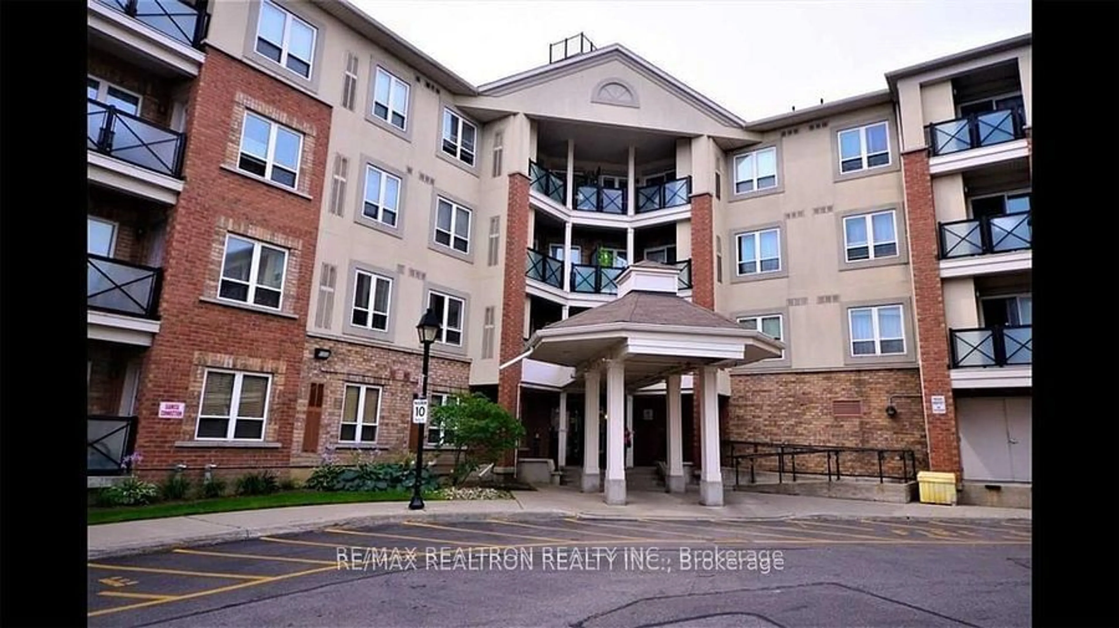 Indoor foyer for 10 Mendelssohn St #311, Toronto Ontario M1L 0G7