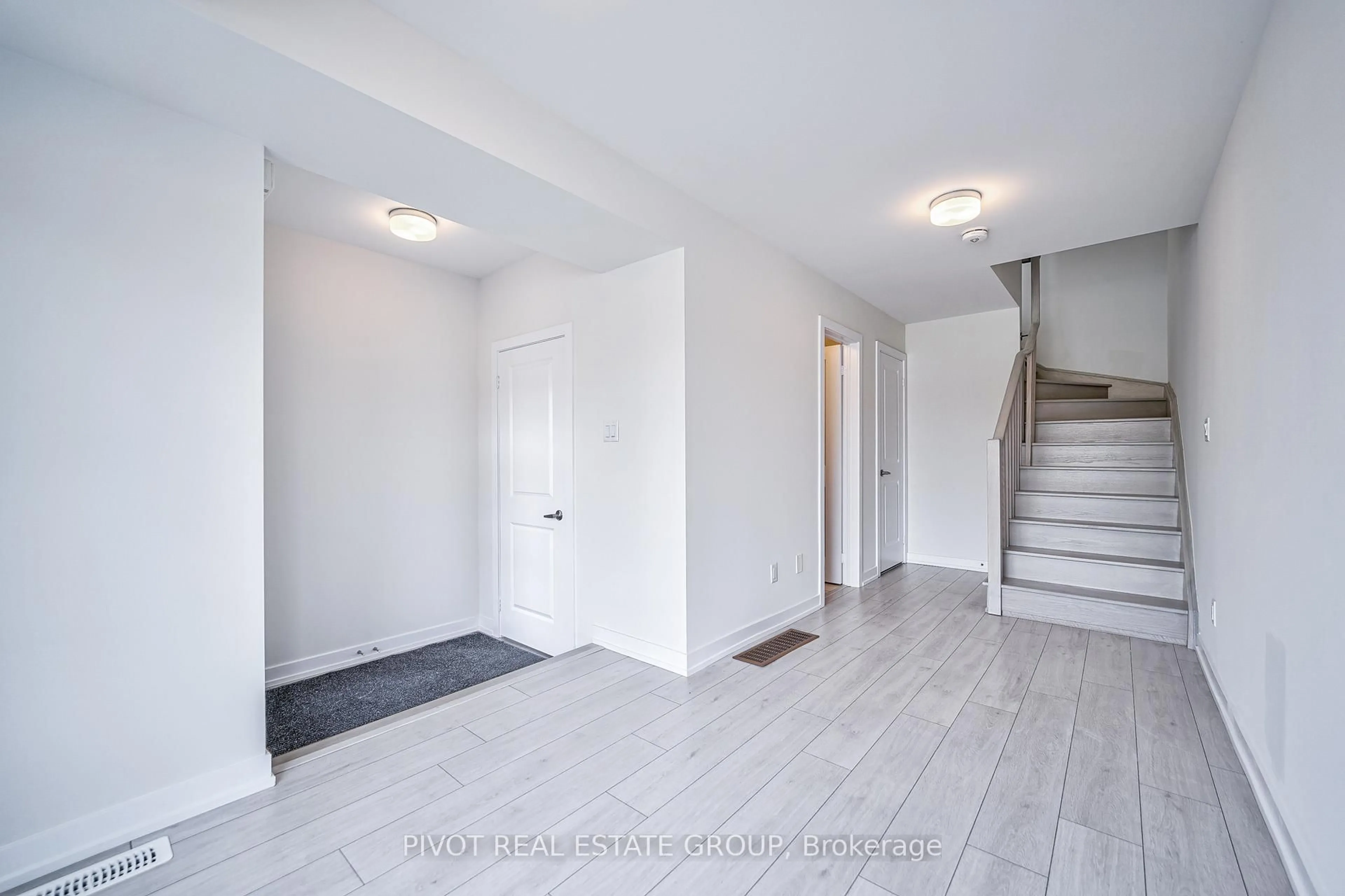 Indoor entryway for 138 Brockley Dr, Toronto Ontario M1P 3C1