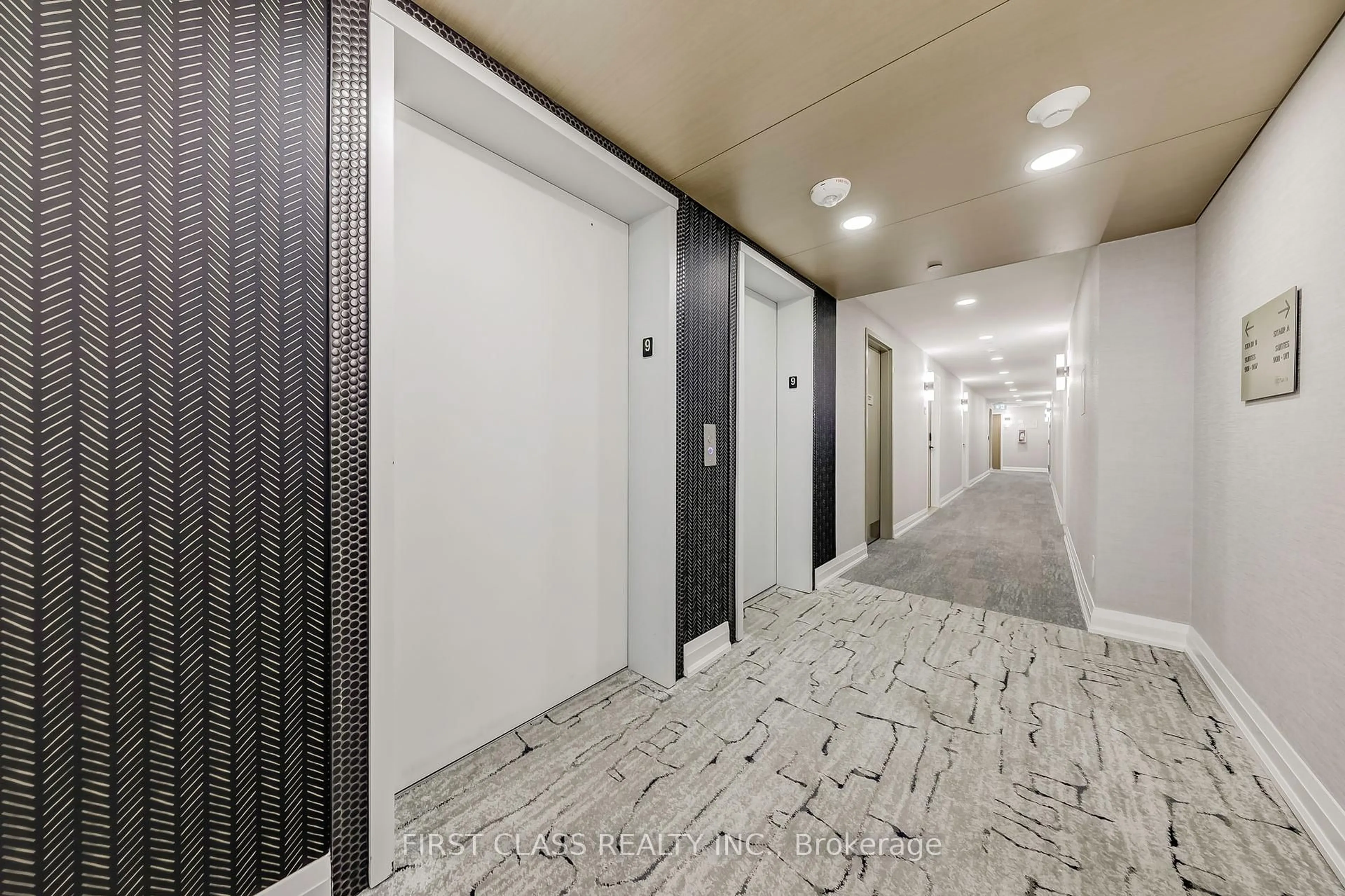 Indoor foyer for 2369 Danforth Ave #904, Toronto Ontario M4C 1K7