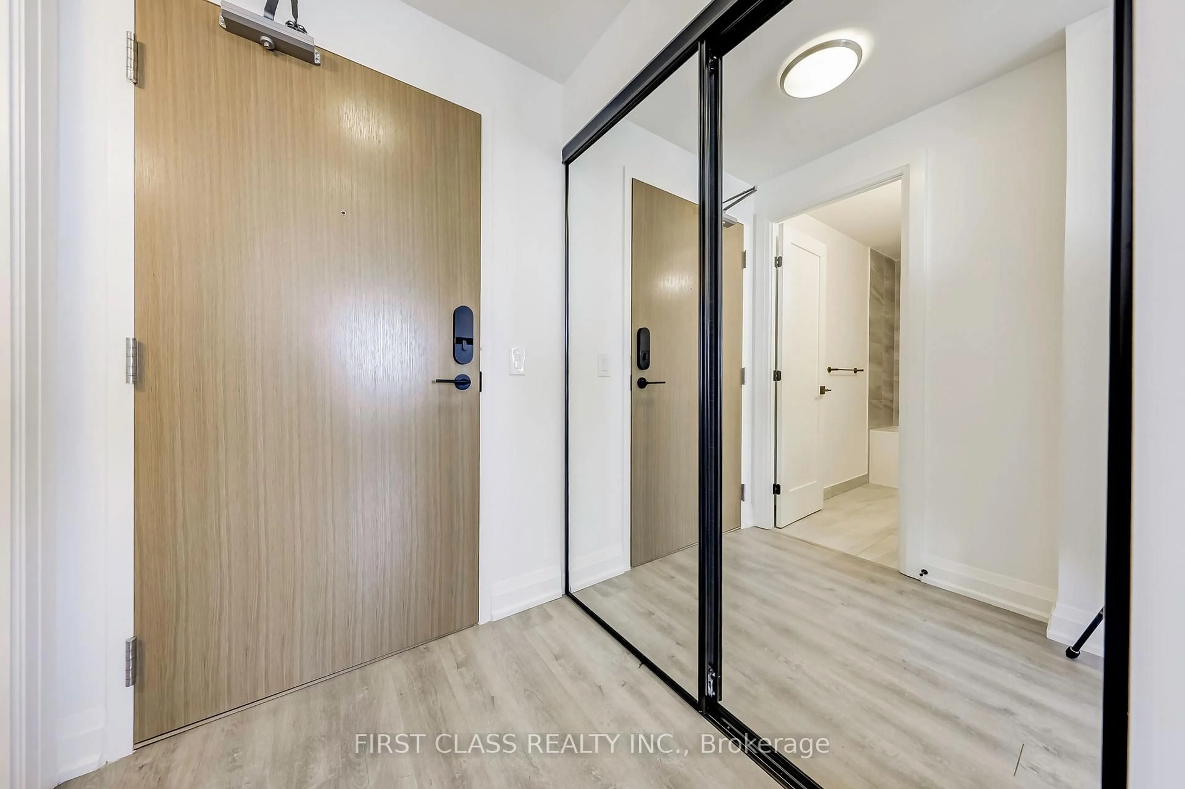 Indoor entryway for 2369 Danforth Ave #904, Toronto Ontario M4C 1K7