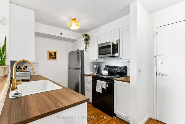 Additional property image - 684 Warden Ave Unit 408