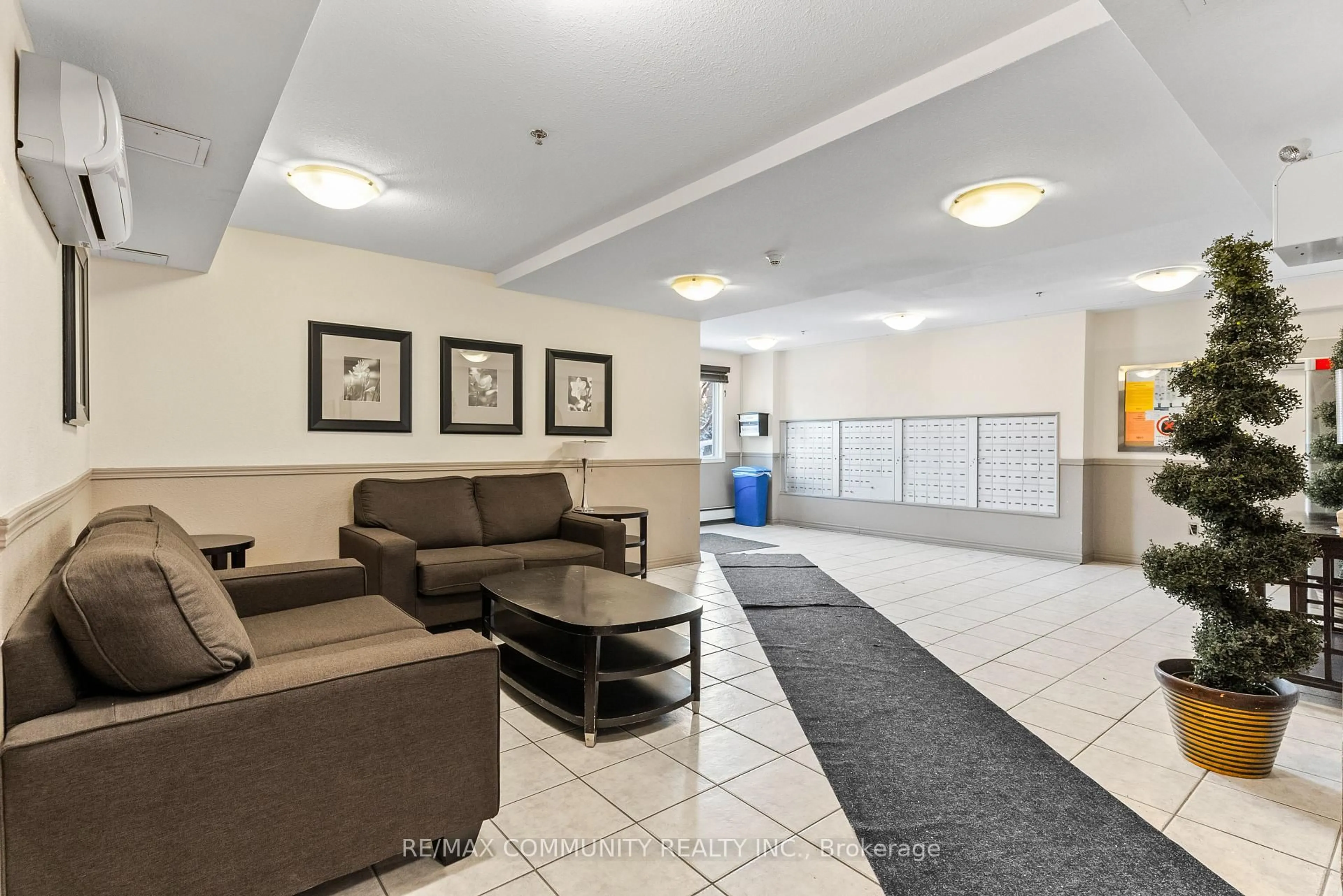 Lobby for 684 Warden Ave #408, Toronto Ontario M1L 4W4