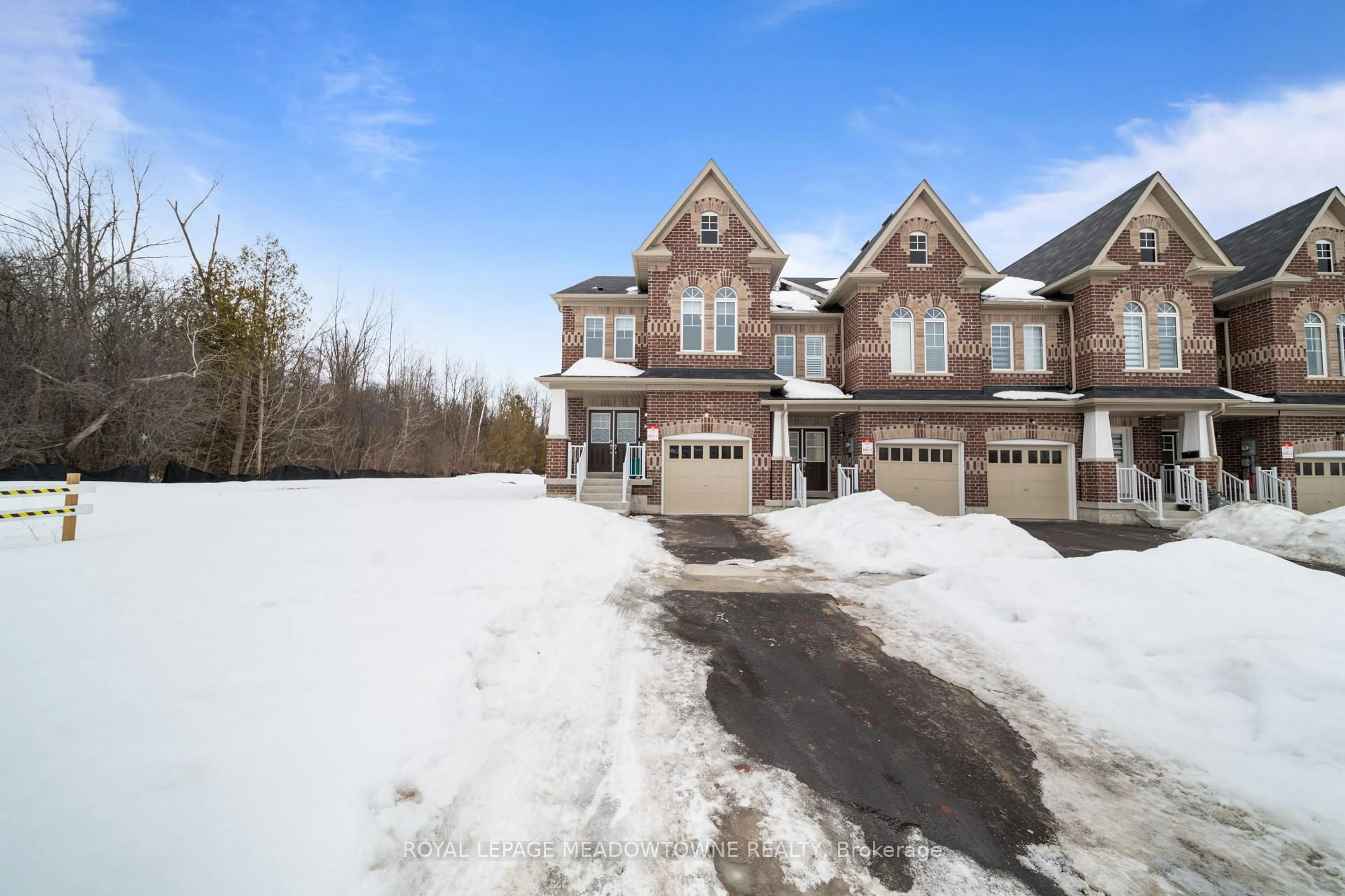 A pic from outside/outdoor area/front of a property/back of a property/a pic from drone, street for 1253 Jim Brewster Circ, Oshawa Ontario L1K 1A5