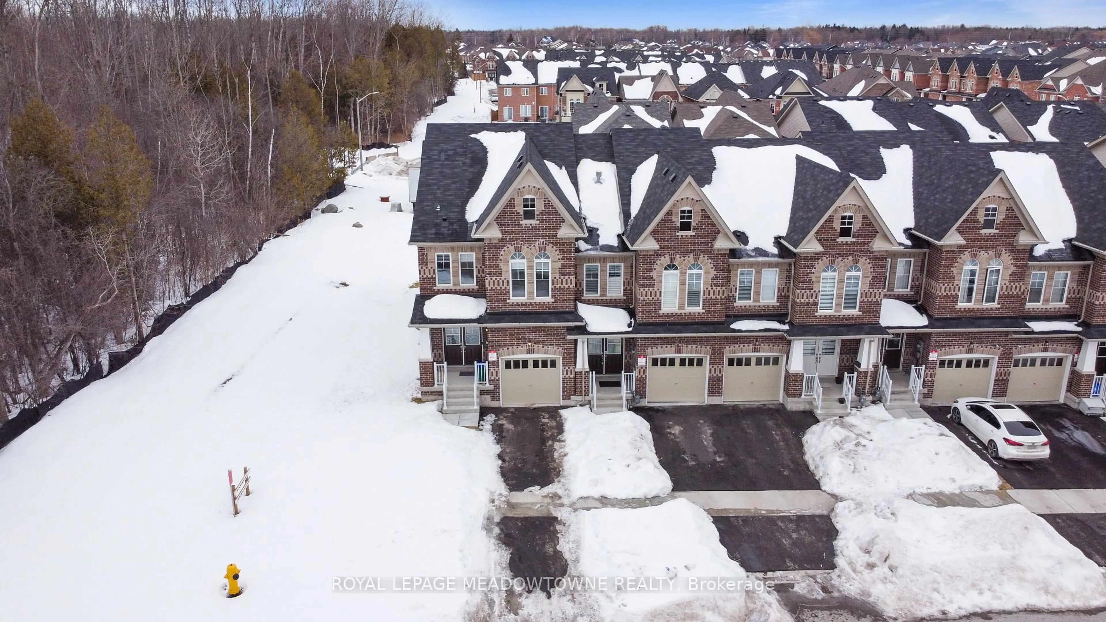 A pic from outside/outdoor area/front of a property/back of a property/a pic from drone, street for 1253 Jim Brewster Circ, Oshawa Ontario L1K 1A5