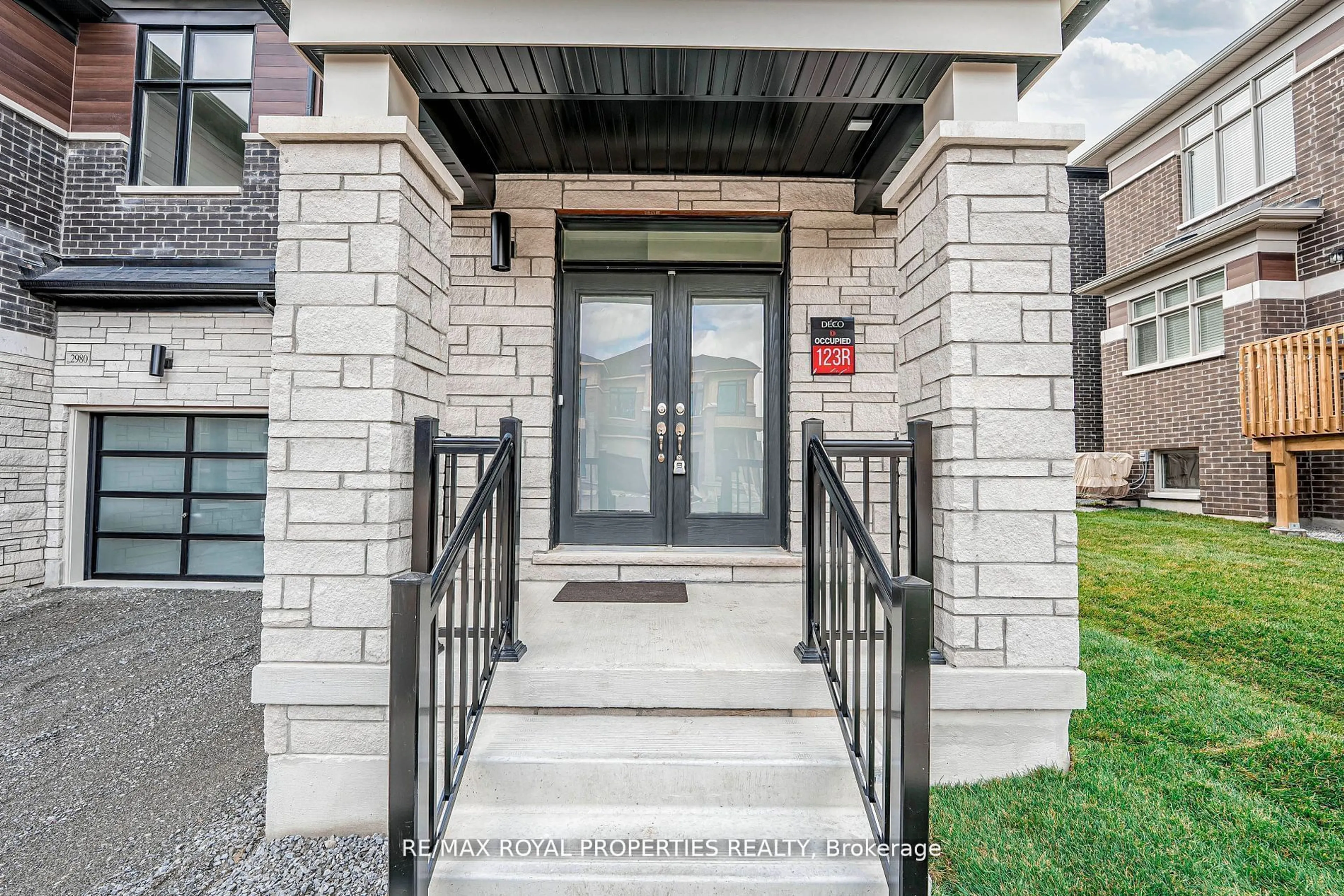 Indoor entryway for 2982 Seagrass St, Pickering Ontario L0H 1J0