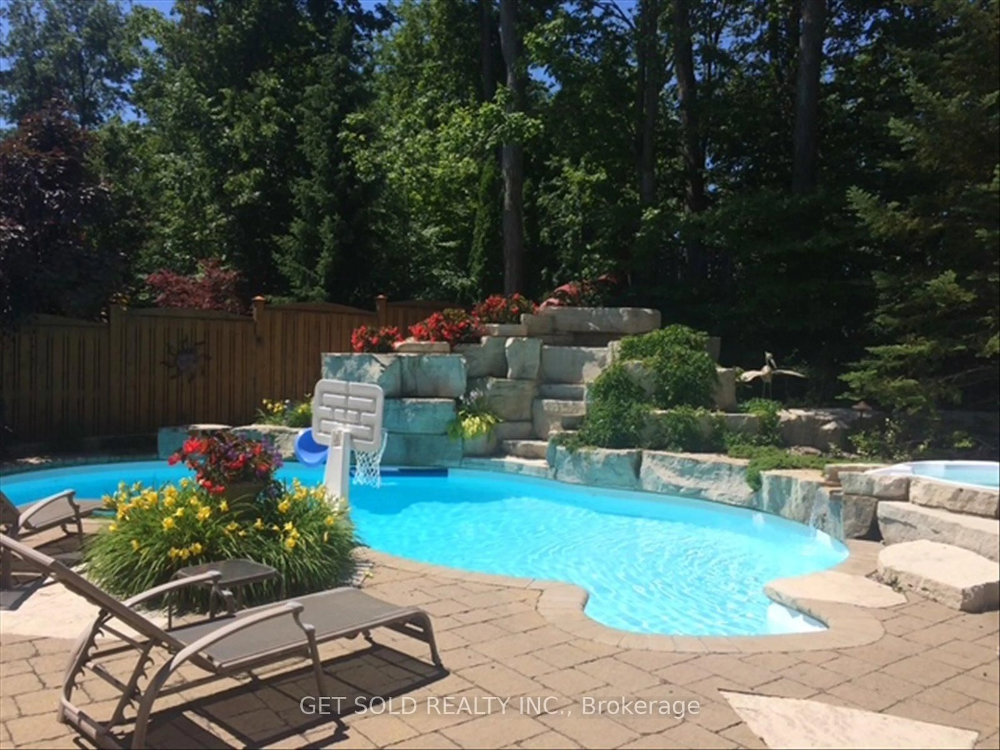 Pool for 65 Preservation Pl, Whitby Ontario L1P 1X8