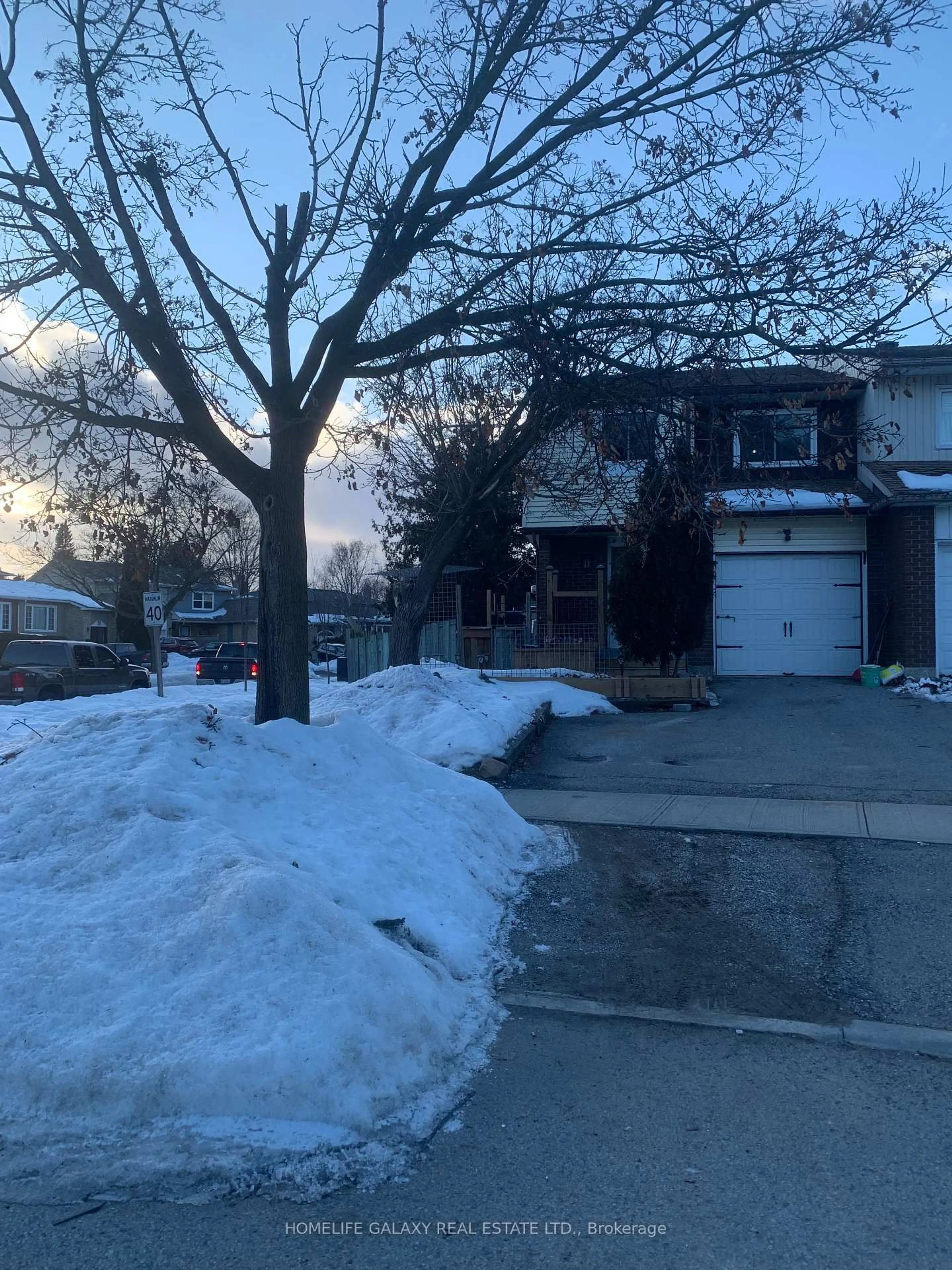 A pic from outside/outdoor area/front of a property/back of a property/a pic from drone, street for 1418 Fieldlight Blvd, Pickering Ontario L1V 2V5