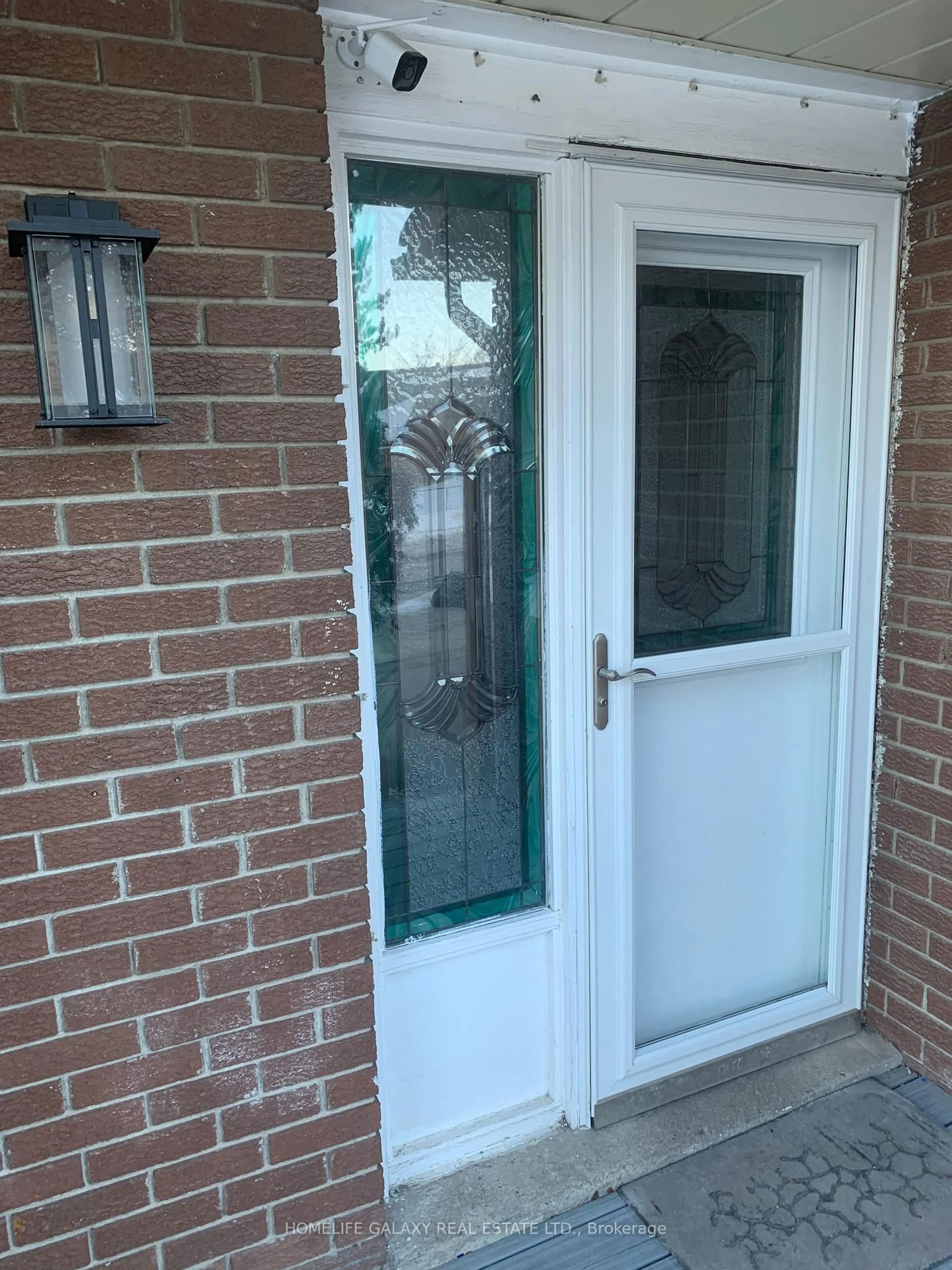 Indoor entryway for 1418 Fieldlight Blvd, Pickering Ontario L1V 2V5