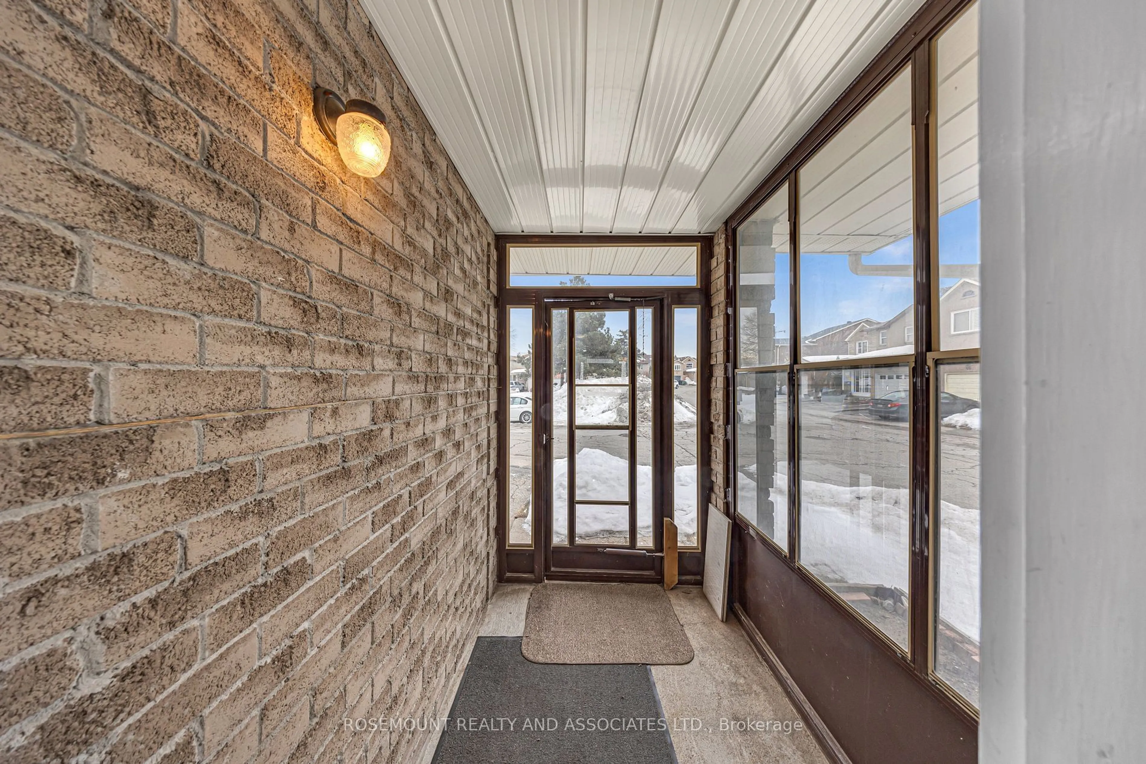 Indoor entryway for 58 Whispering Willow Ptwy, Toronto Ontario M1B 4B2