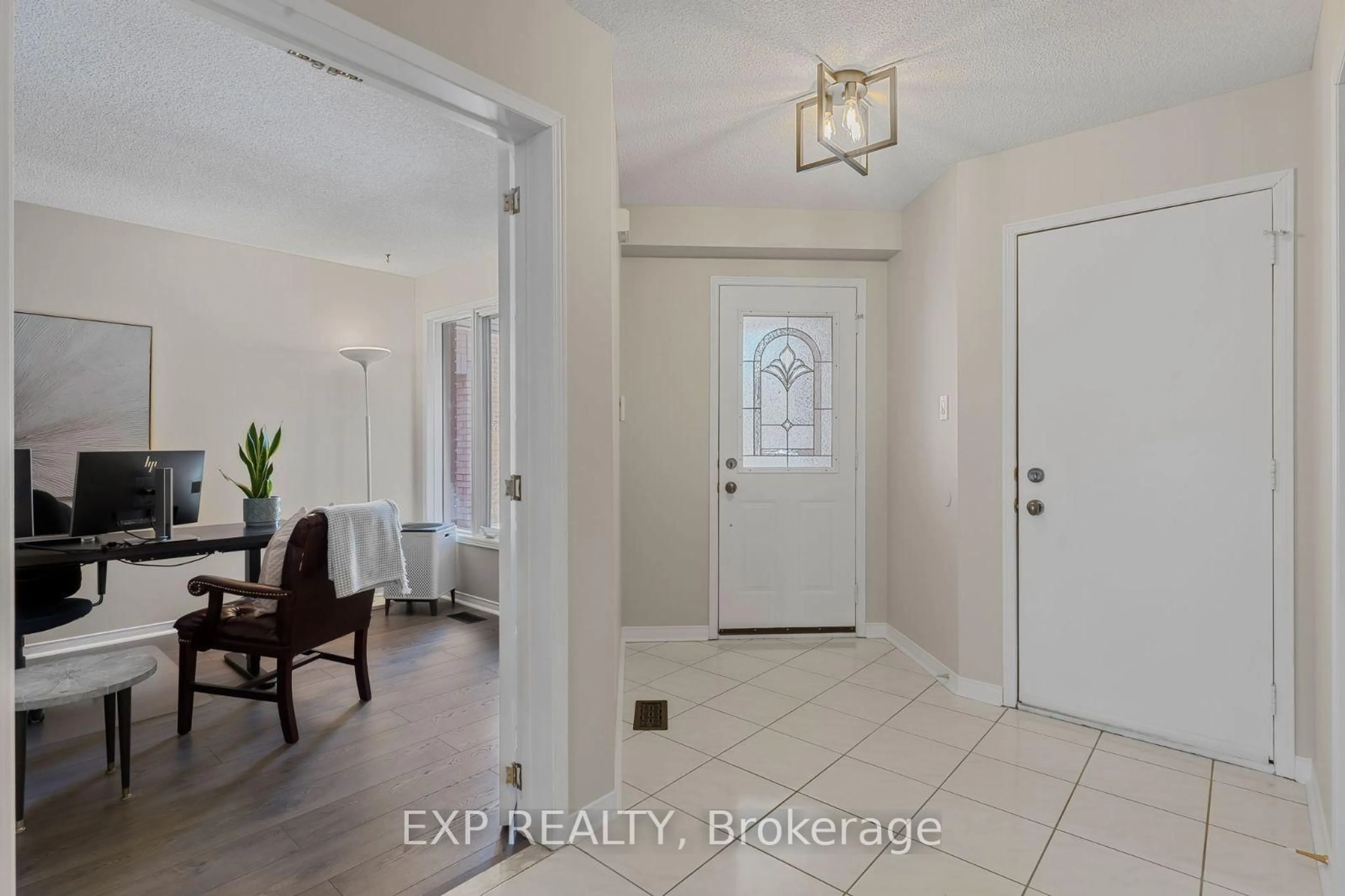 Indoor entryway for 238 Senator St, Pickering Ontario L1V 6N2