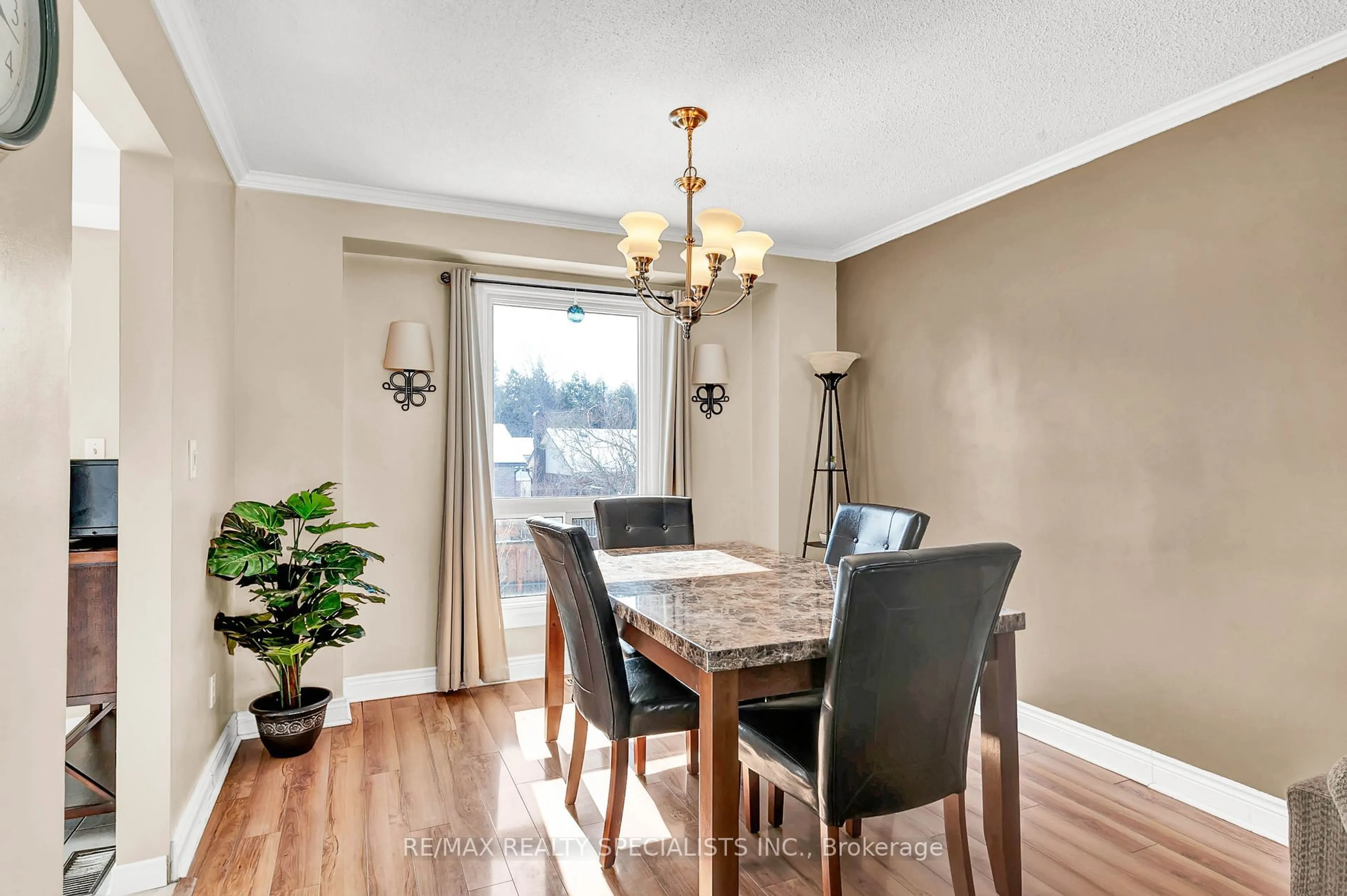 Dining room, wood/laminate floor for 929 Traddles Ave, Oshawa Ontario L1K 1N7