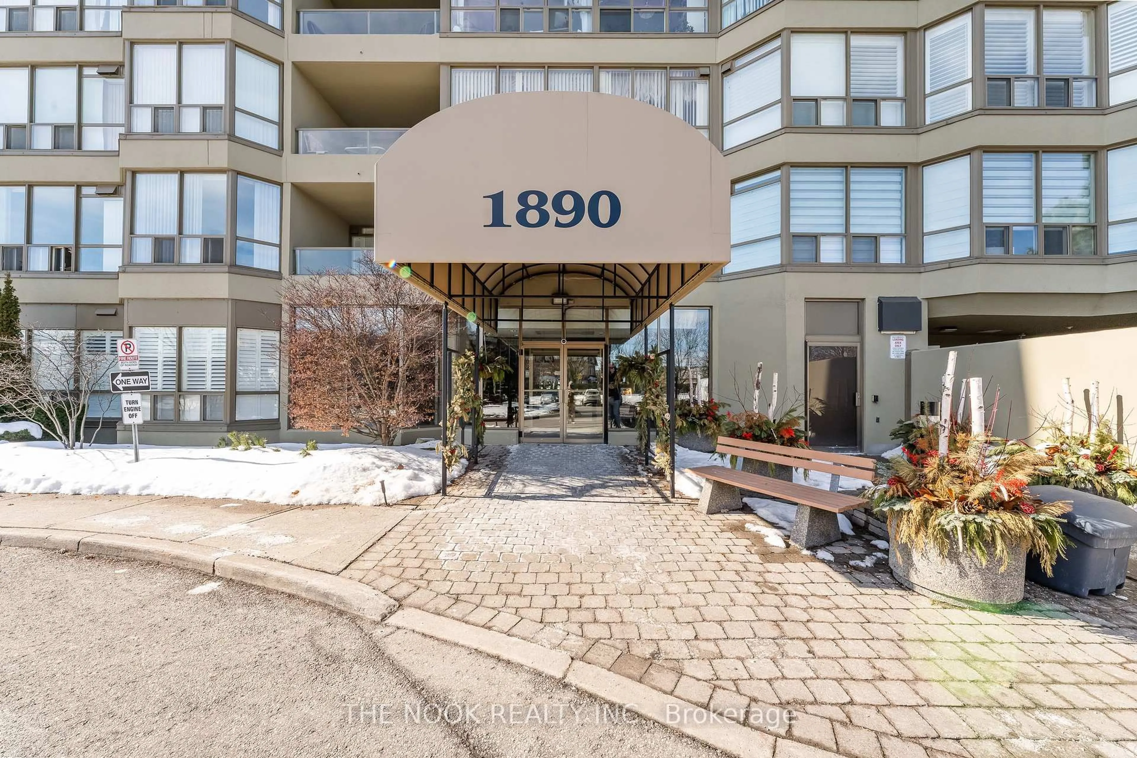 Indoor foyer for 1890 Valley Farm Rd #1014, Pickering Ontario L1V 6B4