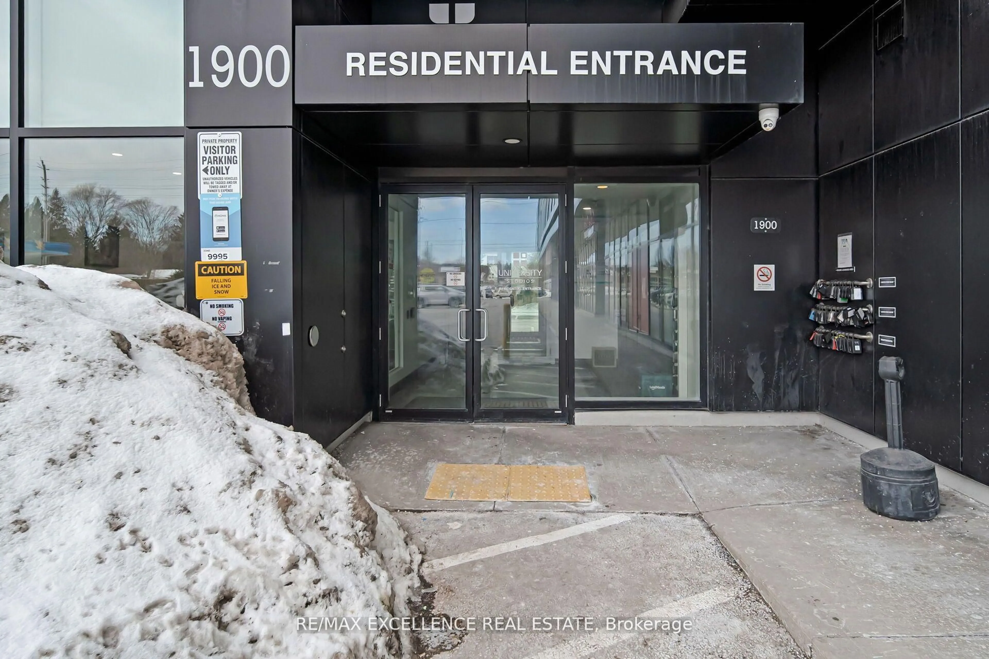 Indoor entryway for 1900 Simcoe St #413, Oshawa Ontario L1G 0C1