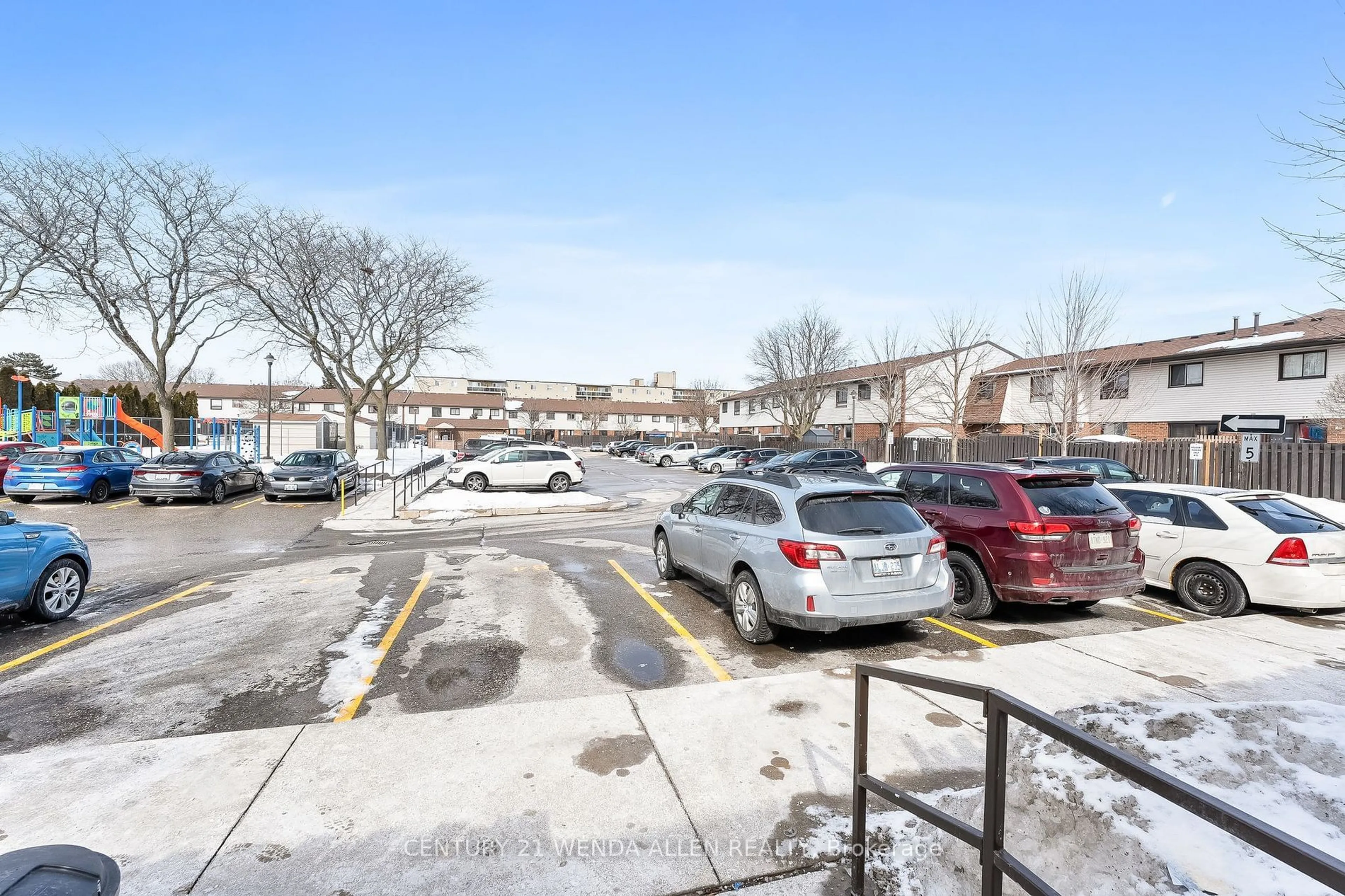 Parking for 960 Glen St #84, Oshawa Ontario L1J 6E8