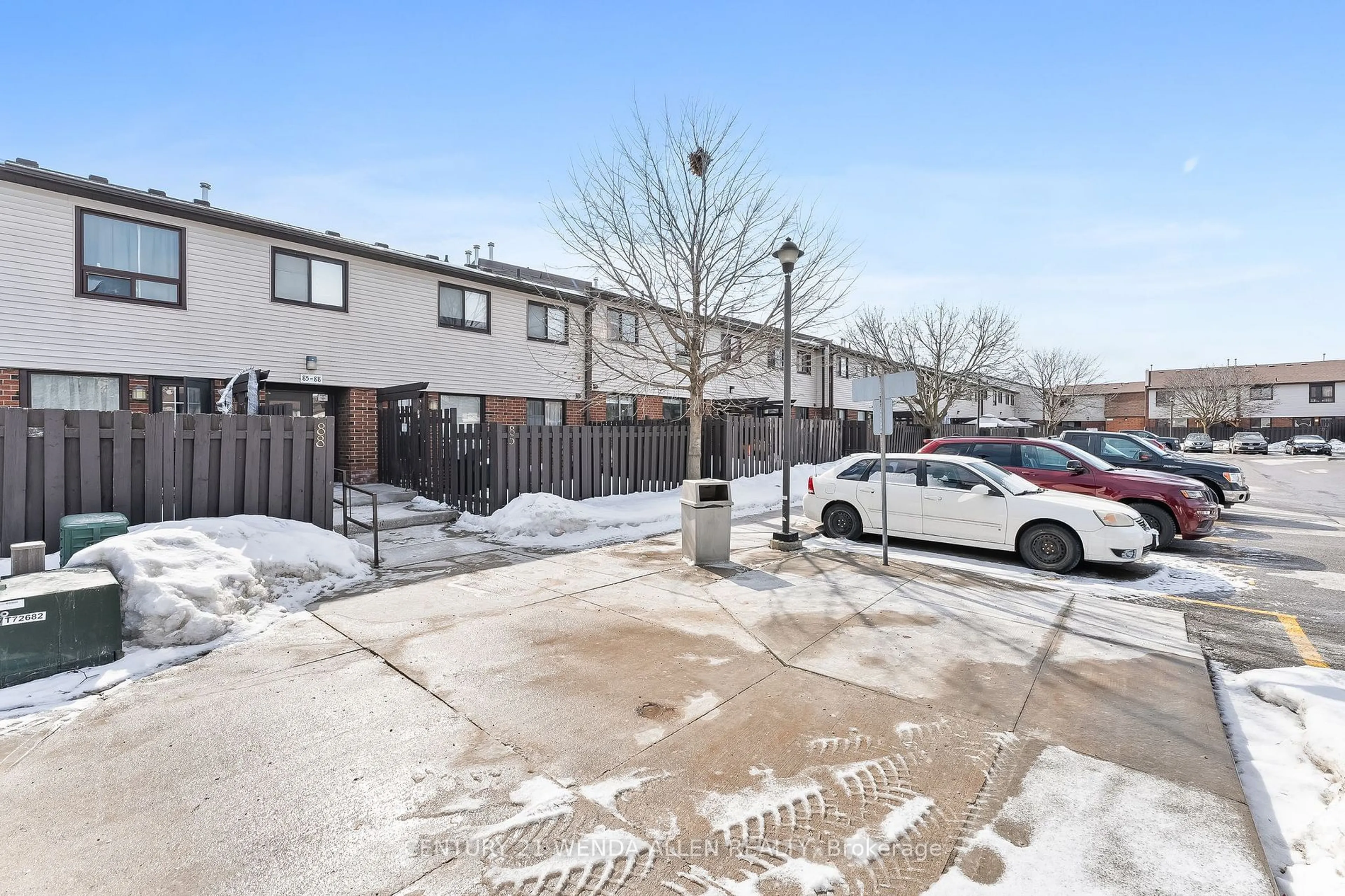 A pic from outside/outdoor area/front of a property/back of a property/a pic from drone, street for 960 Glen St #84, Oshawa Ontario L1J 6E8