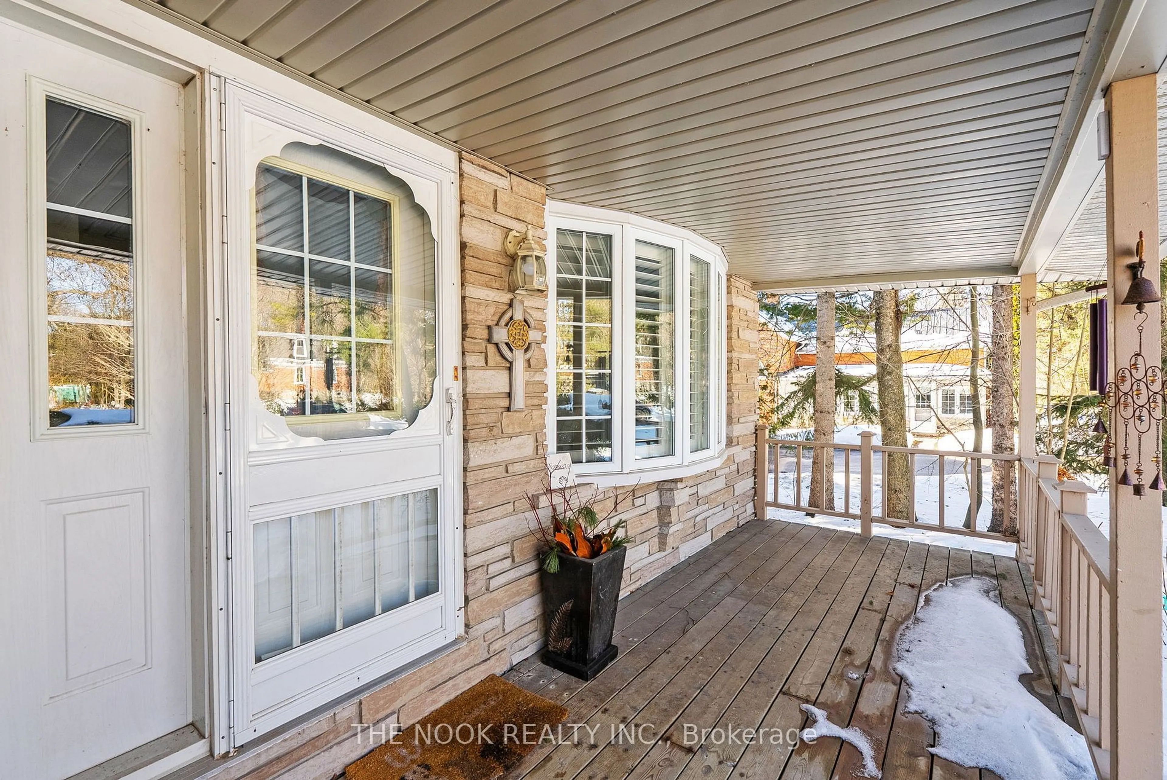 Indoor entryway for 51 James St, Clarington Ontario L1B 1C3