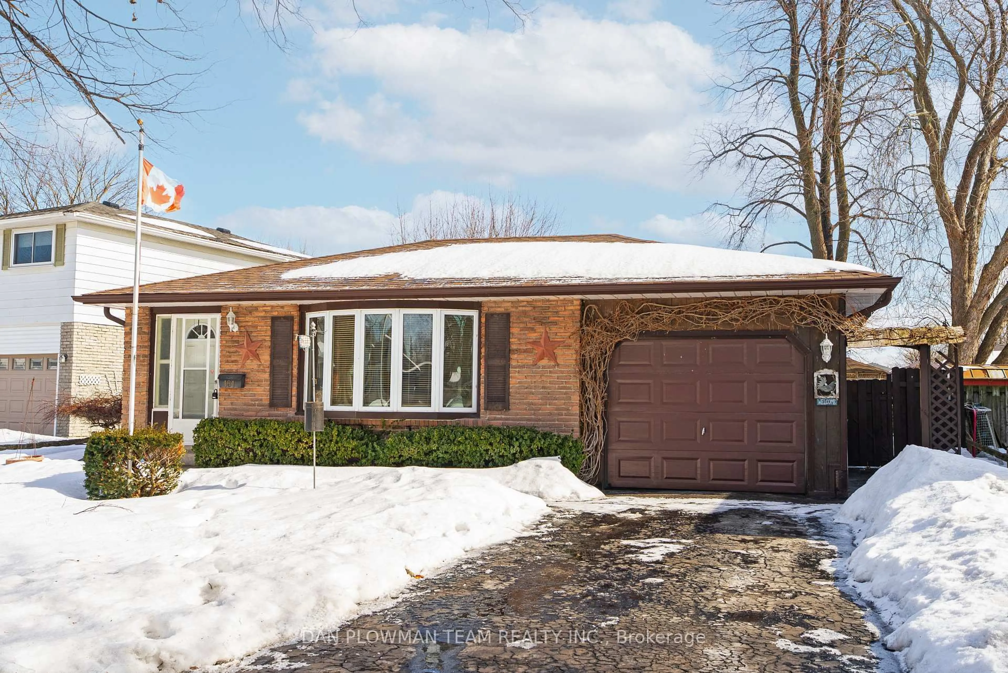 Home with brick exterior material, street for 181 Georgian Crt, Oshawa Ontario L1J 1G3