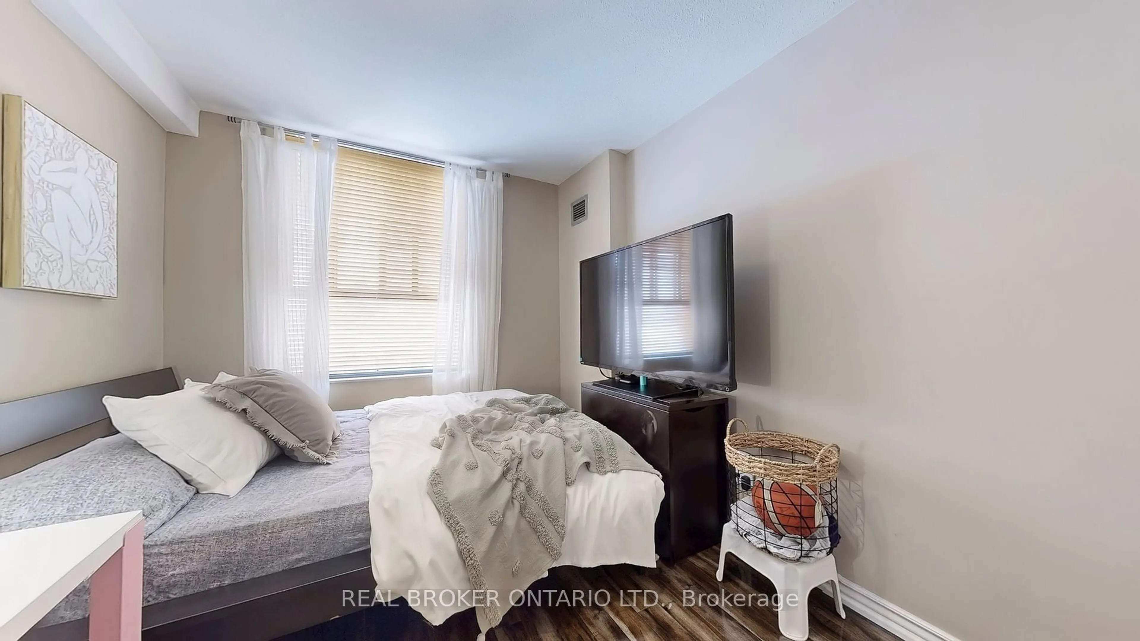 A pic of a room for 2721 Victoria Park Ave #206, Toronto Ontario M1T 3N6