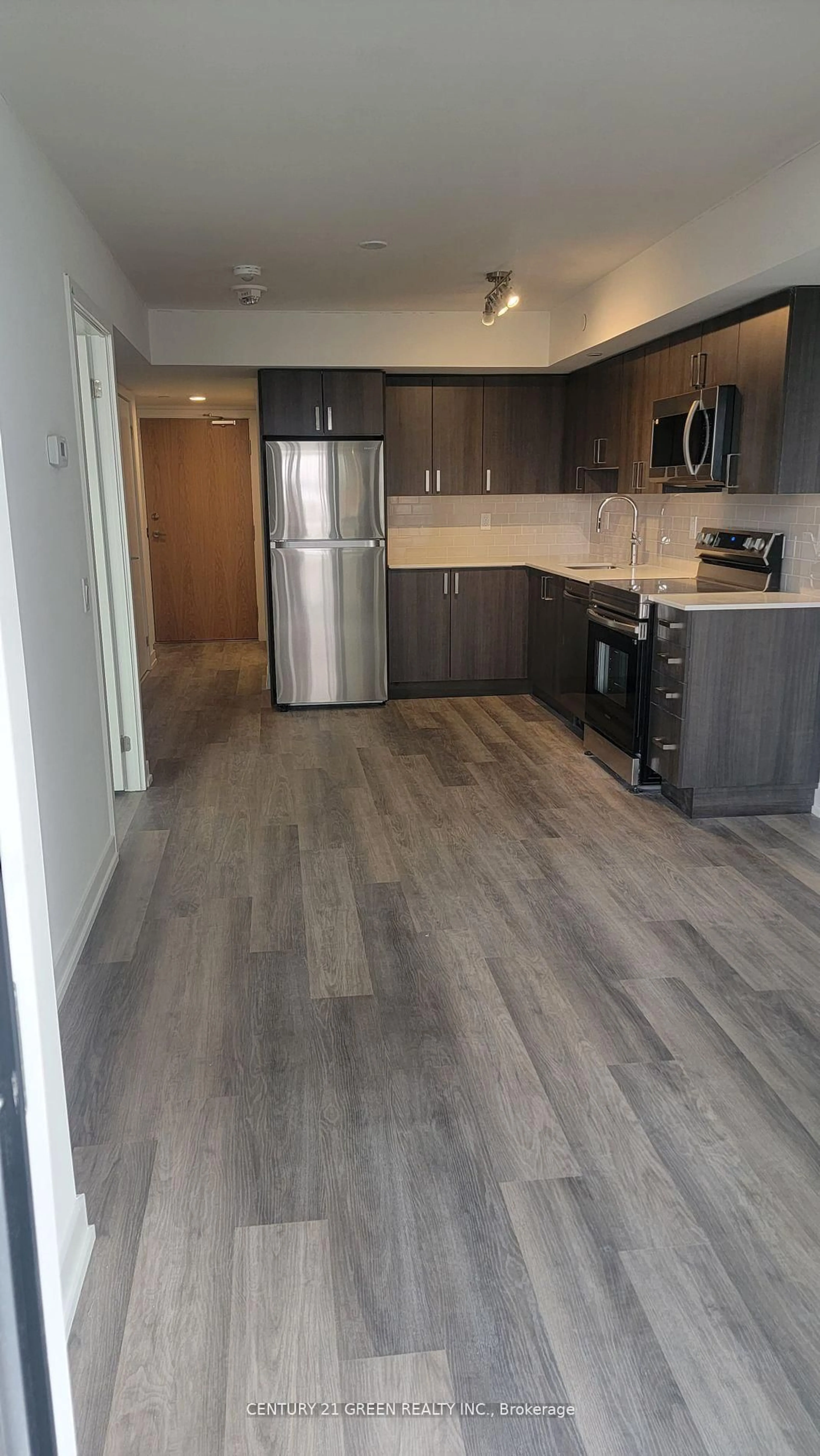 Standard kitchen, wood/laminate floor for 1455 Celebration Dr #2007, Pickering Ontario L1W 1L8