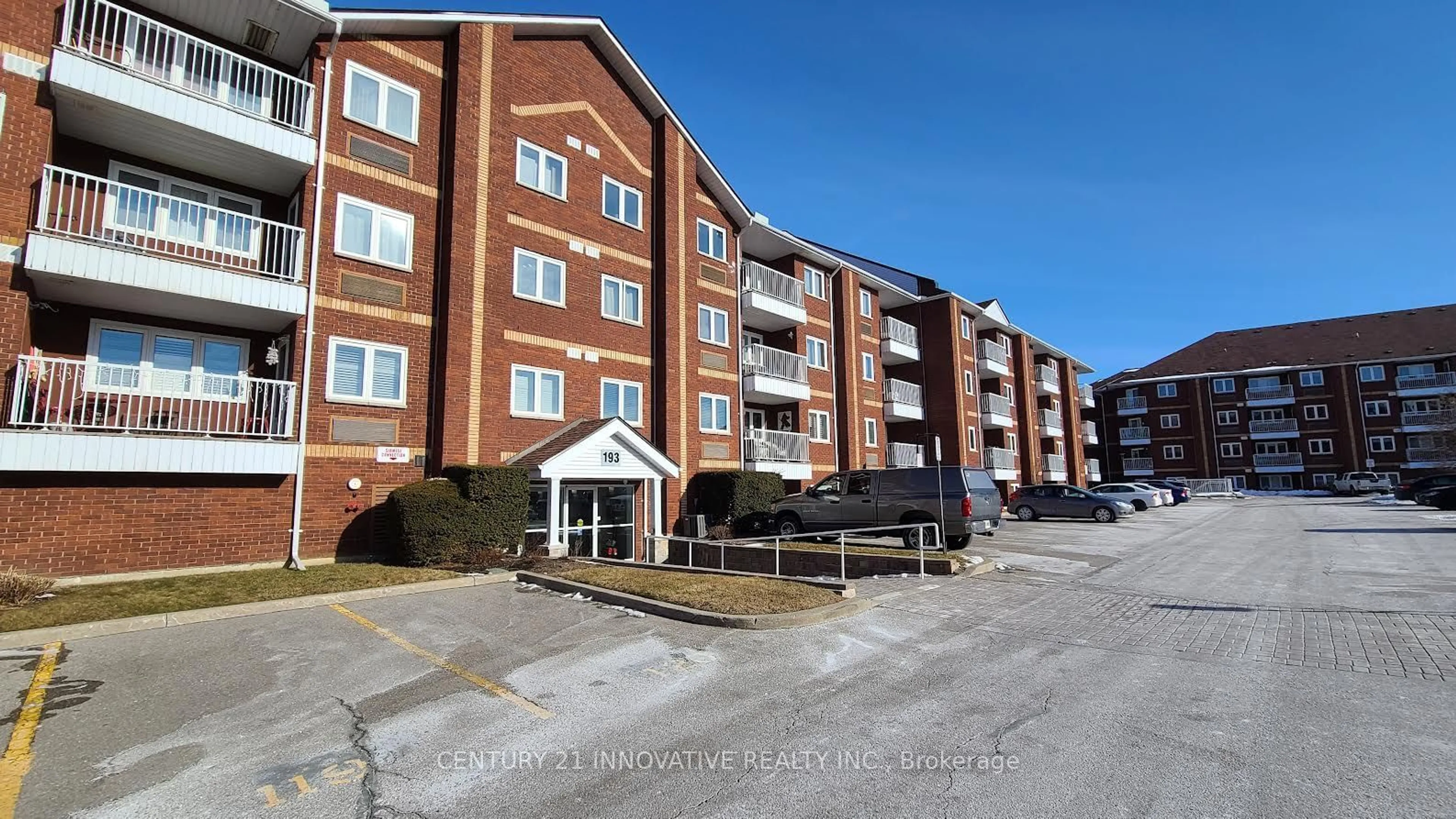 A pic from outside/outdoor area/front of a property/back of a property/a pic from drone, building for 193 Lake Drive Way #206, Ajax Ontario L1S 7H8