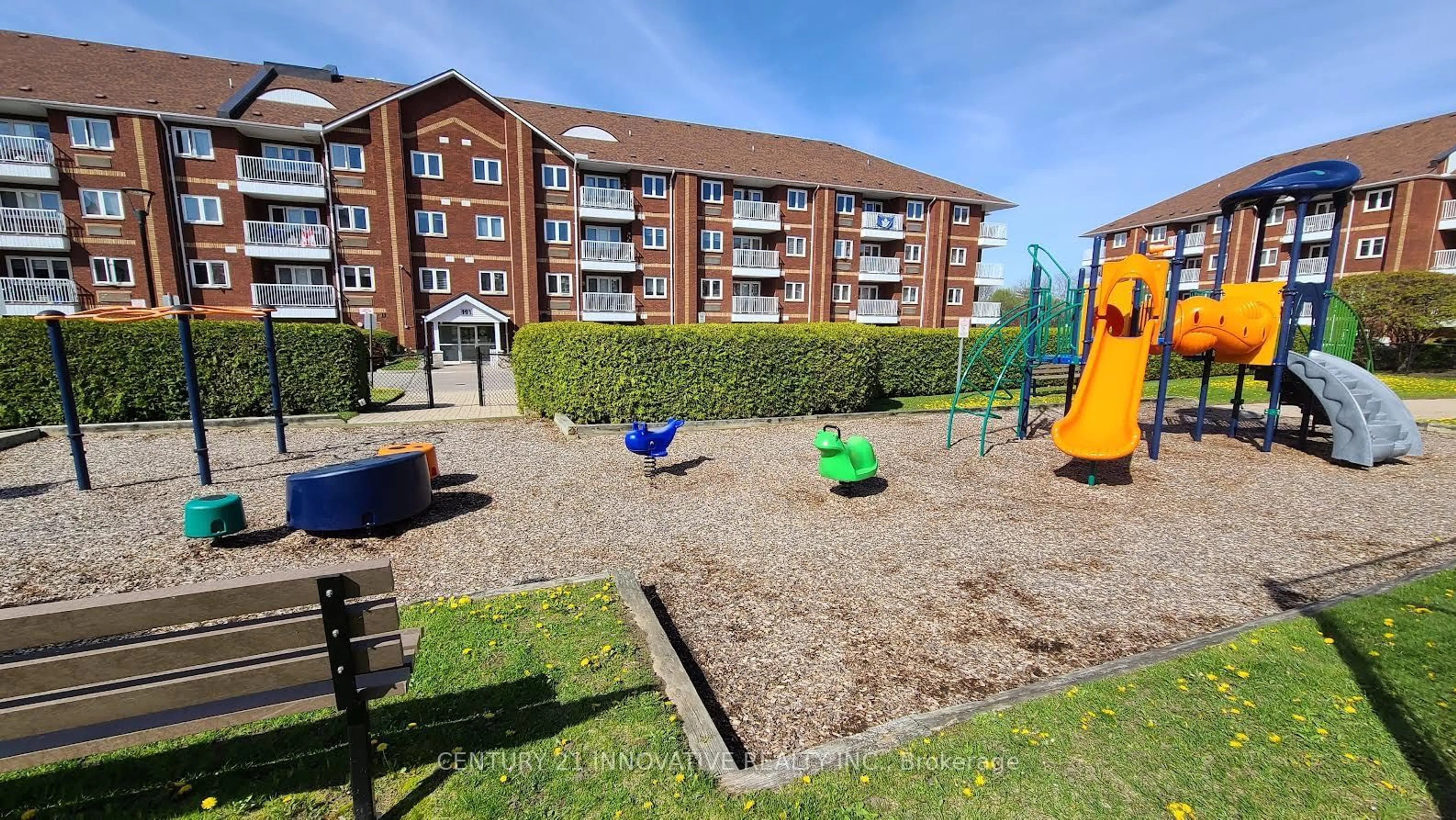 A pic from outside/outdoor area/front of a property/back of a property/a pic from drone, building for 193 Lake Drive Way #206, Ajax Ontario L1S 7H8