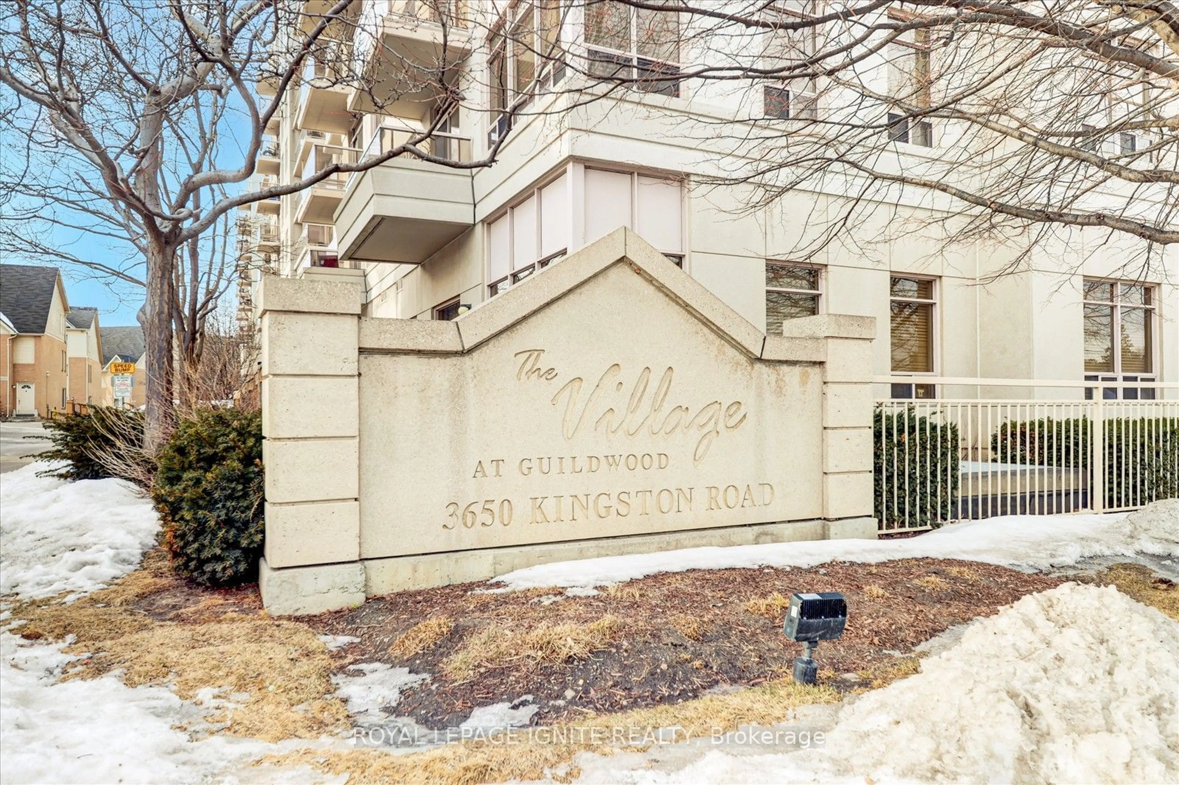 Indoor entryway for 3650 Kingston Rd #808, Toronto Ontario M1M 3X9