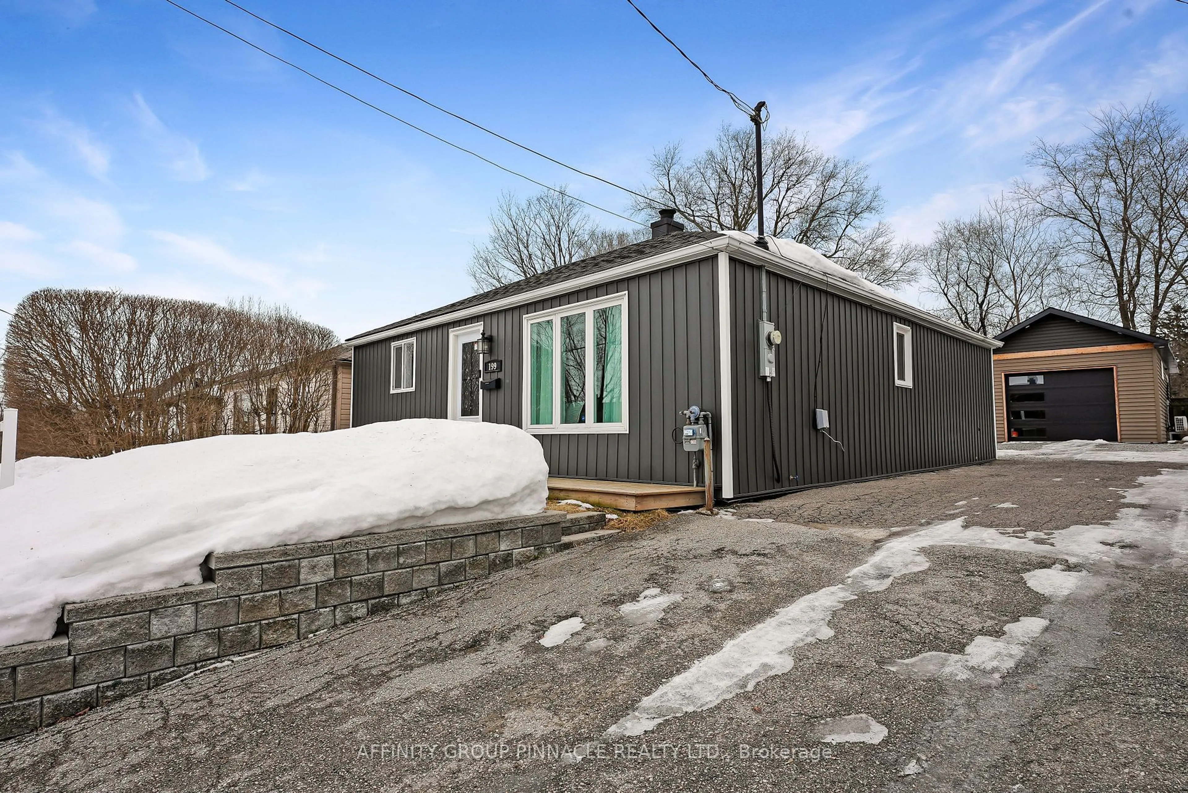 Shed for 199 Marquette Ave, Oshawa Ontario L1J 1W3