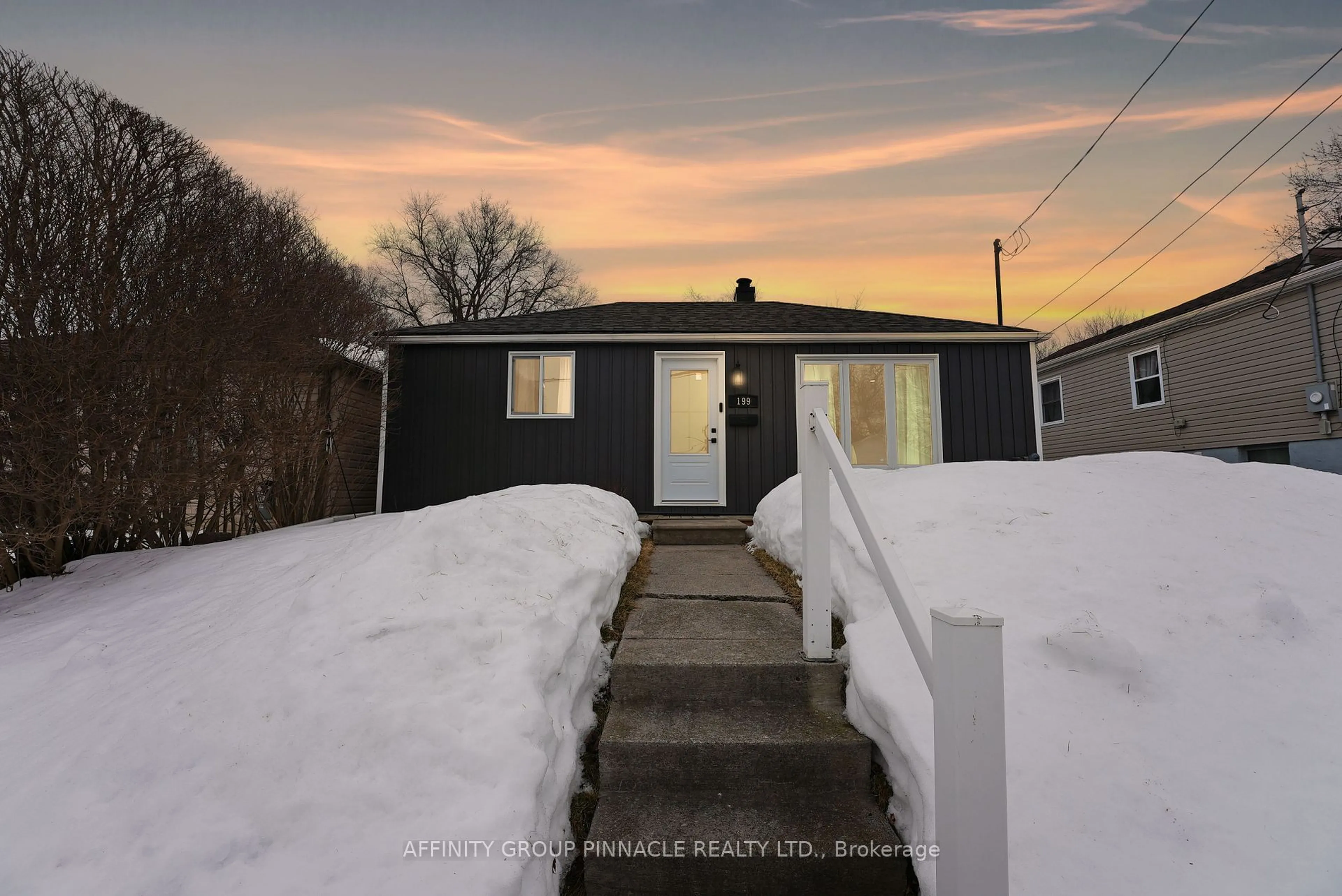 A pic from outside/outdoor area/front of a property/back of a property/a pic from drone, street for 199 Marquette Ave, Oshawa Ontario L1J 1W3