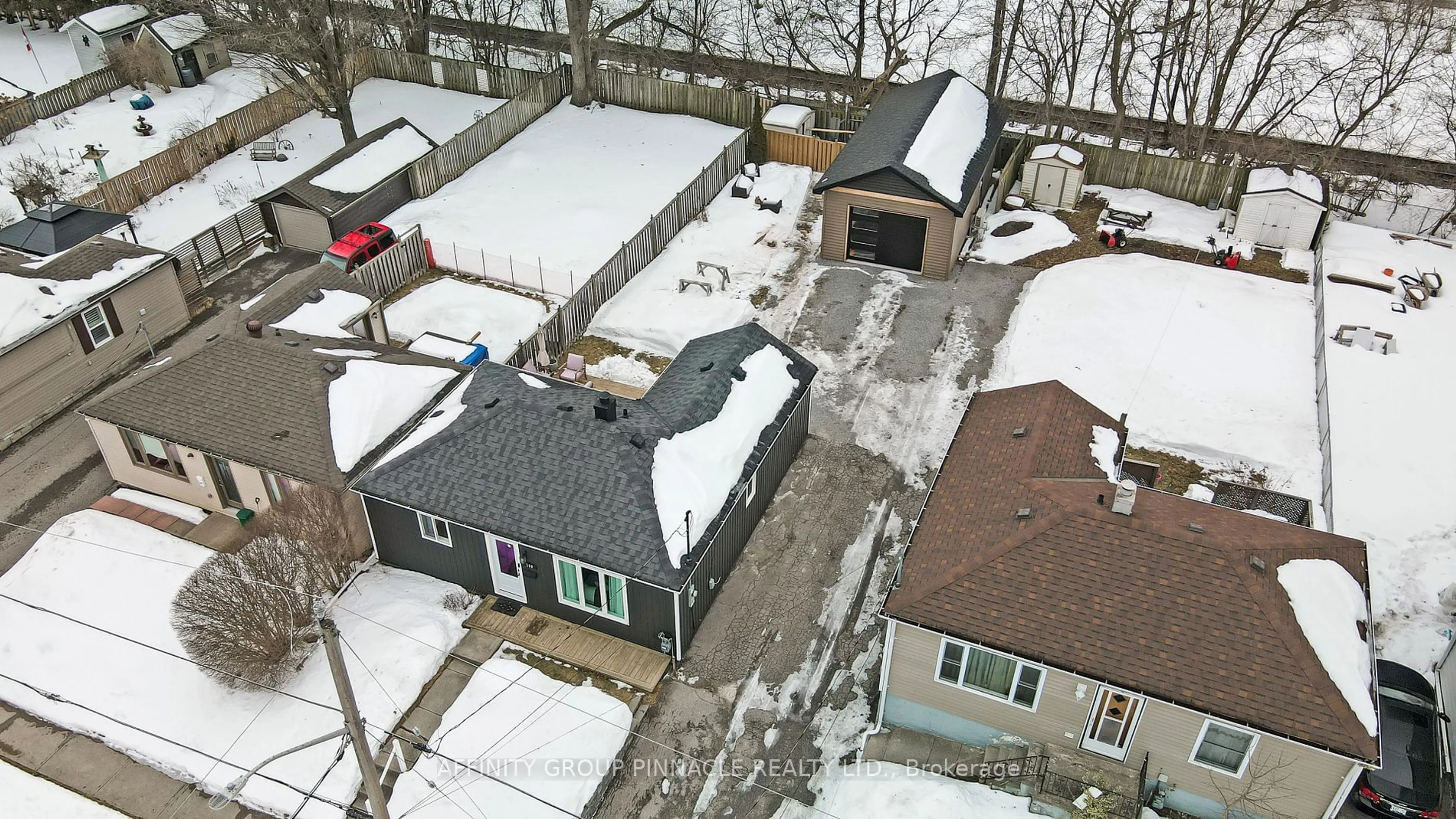 A pic from outside/outdoor area/front of a property/back of a property/a pic from drone, street for 199 Marquette Ave, Oshawa Ontario L1J 1W3