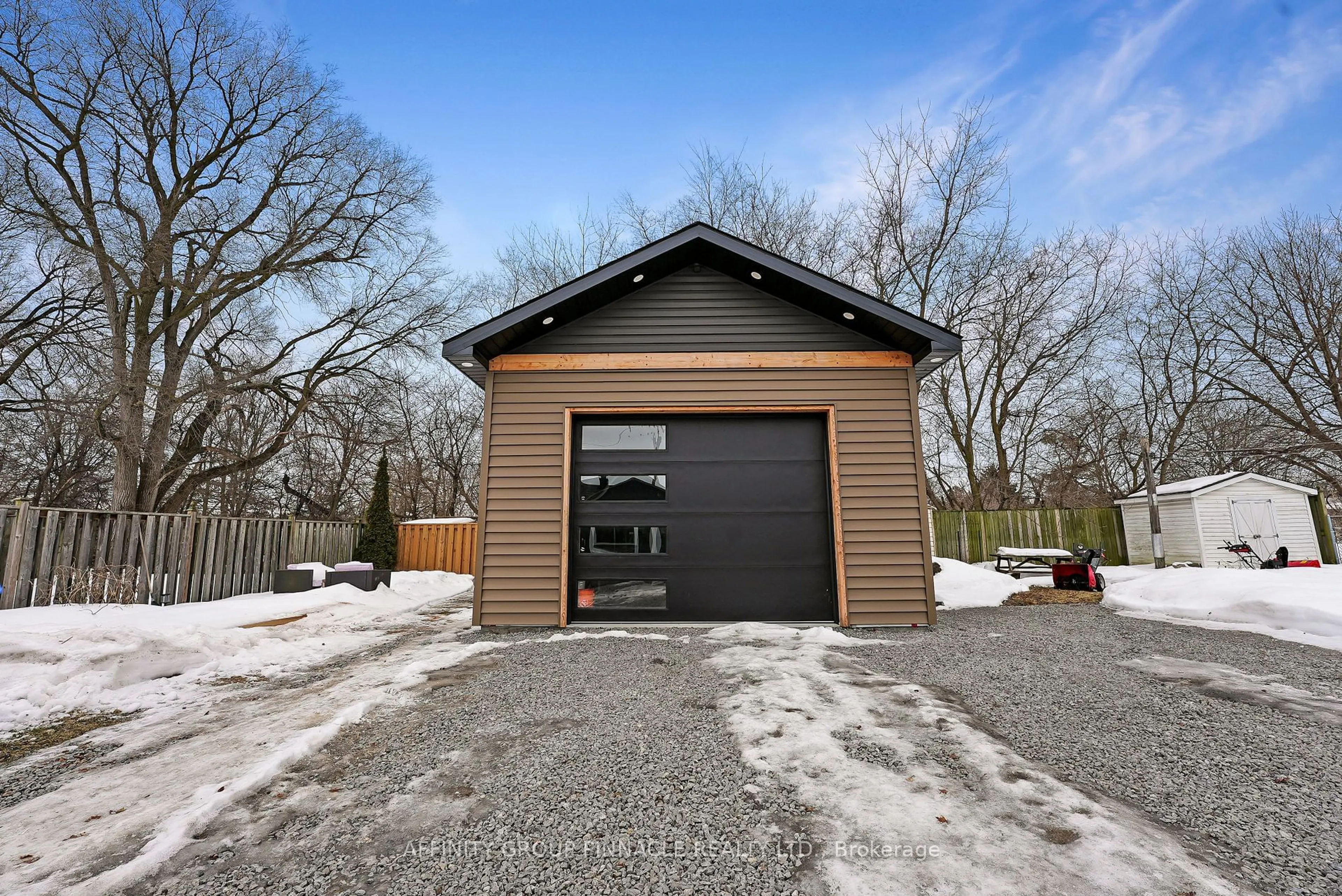 Indoor garage for 199 Marquette Ave, Oshawa Ontario L1J 1W3