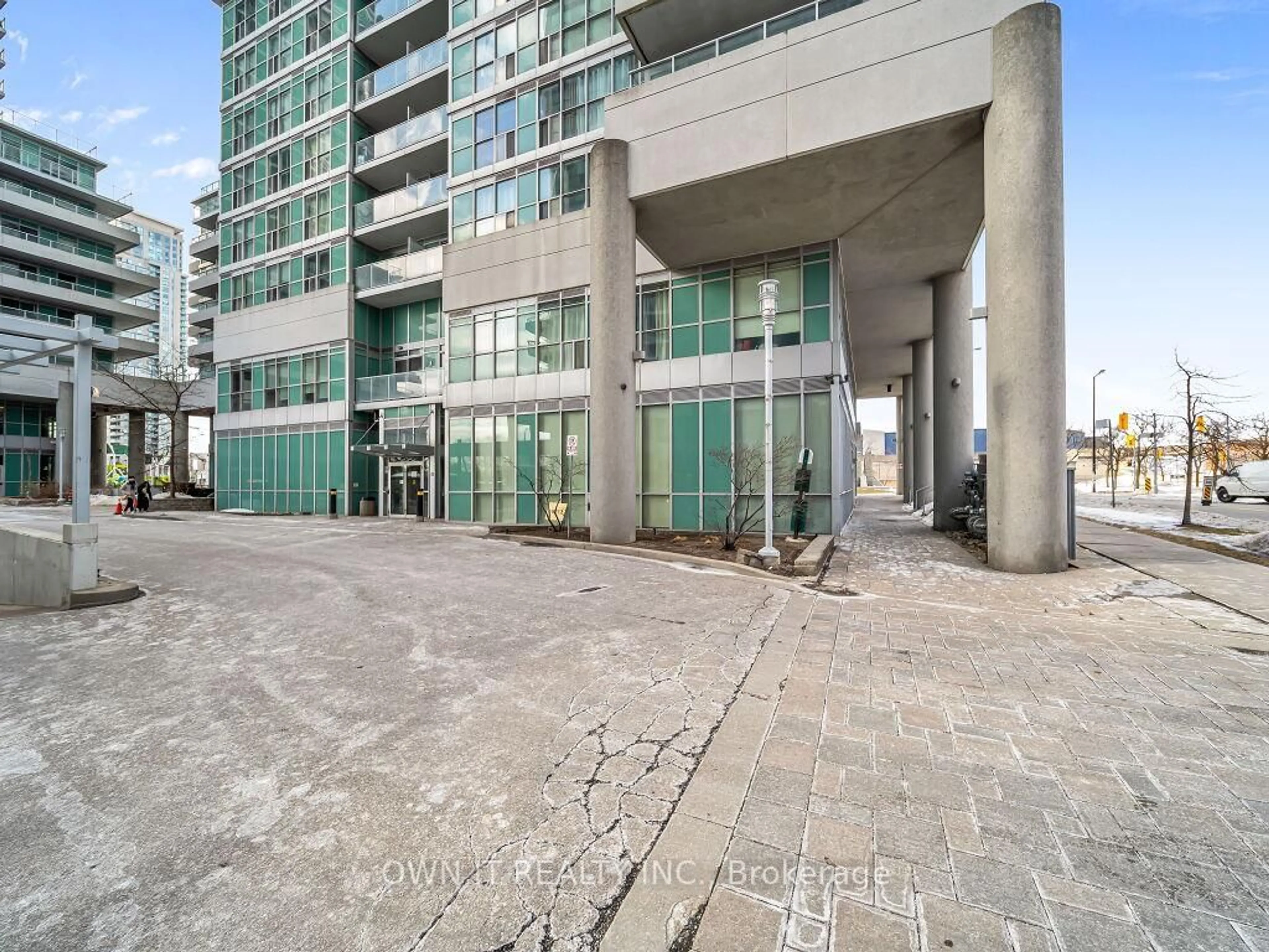 Indoor foyer for 70 Town Centre Crt #1701, Toronto Ontario M1P 0B2