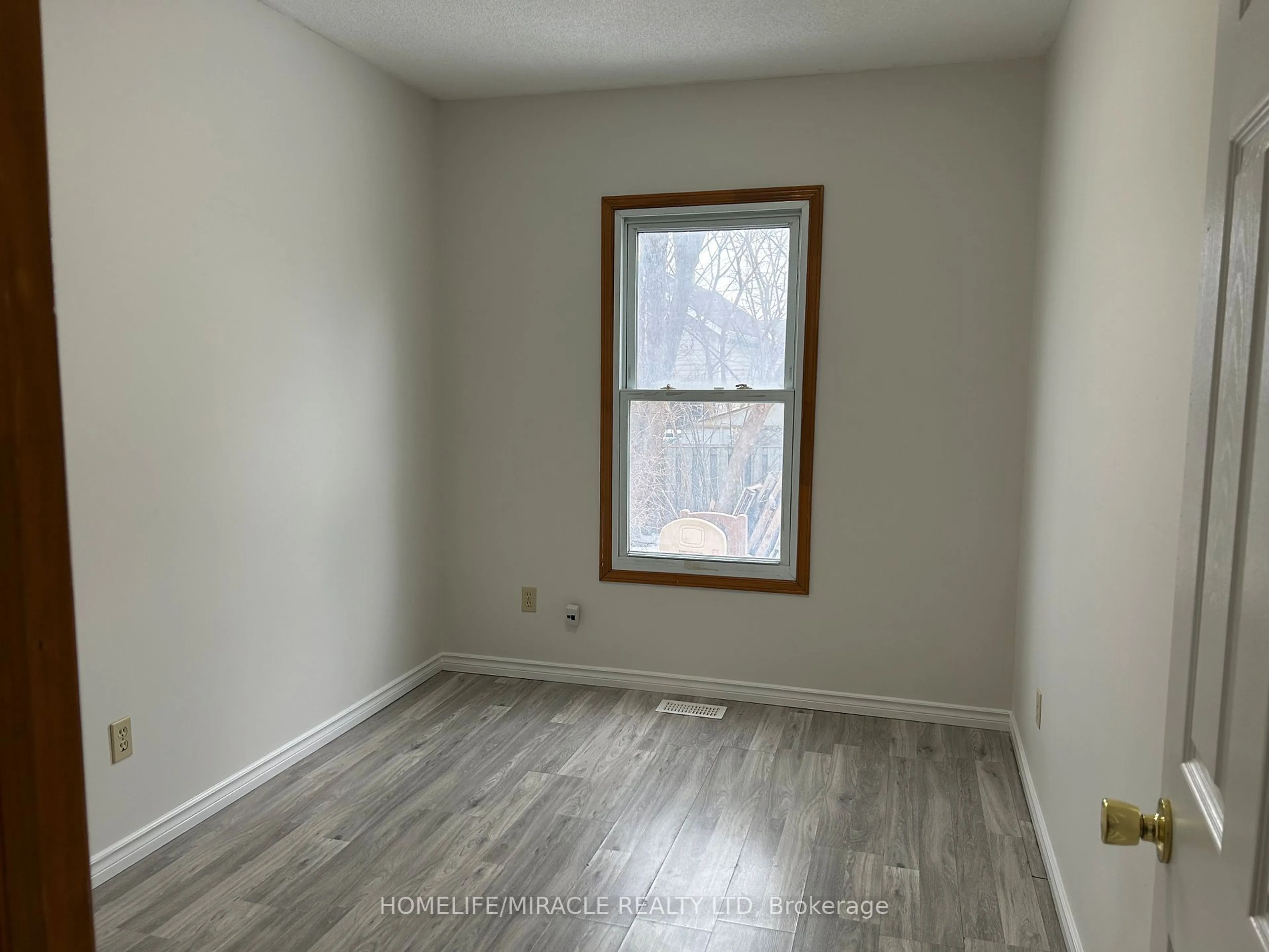 A pic of a room for 252 Bloor St, Oshawa Ontario L1H 3M6