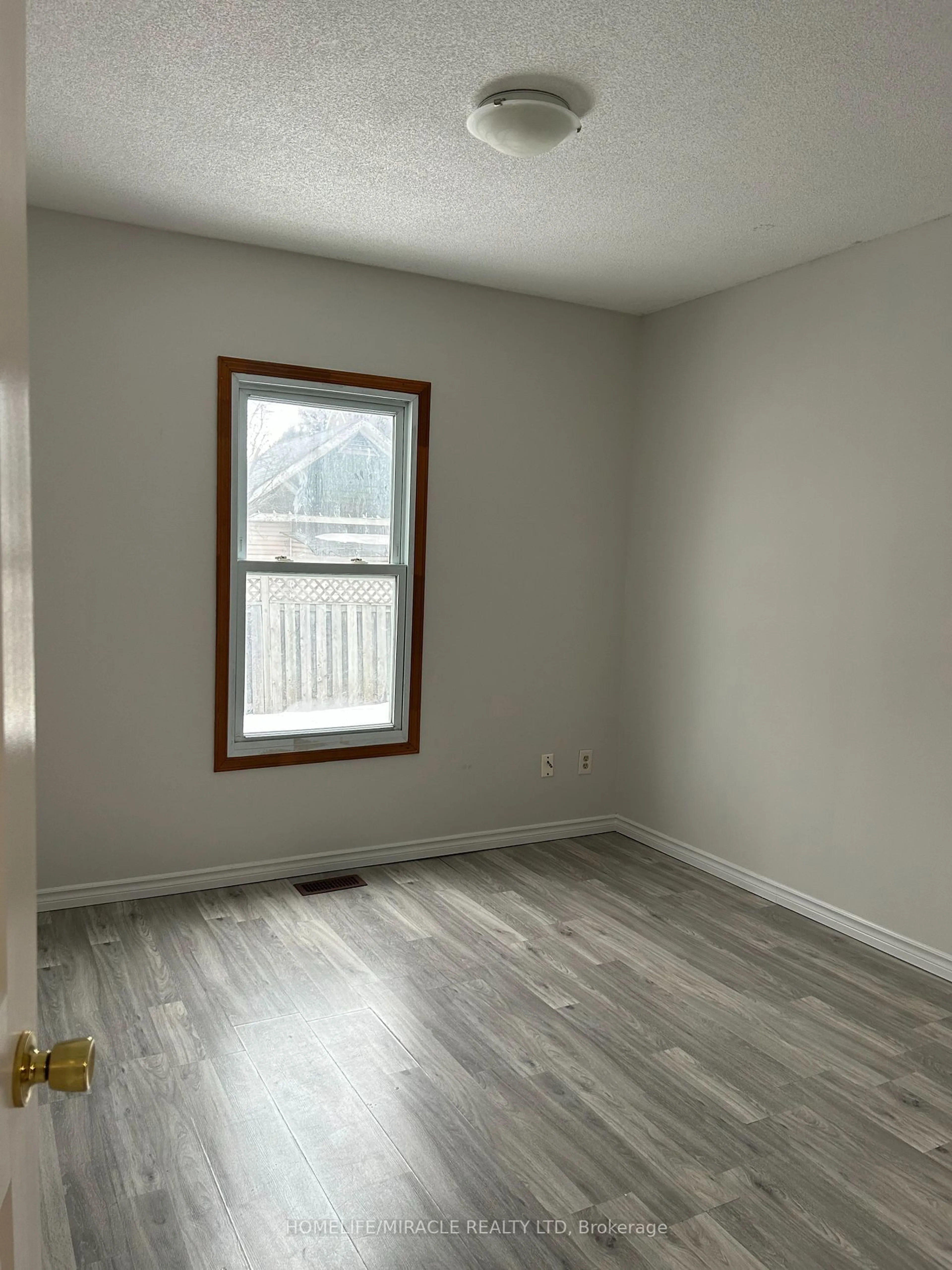 A pic of a room for 252 Bloor St, Oshawa Ontario L1H 3M6