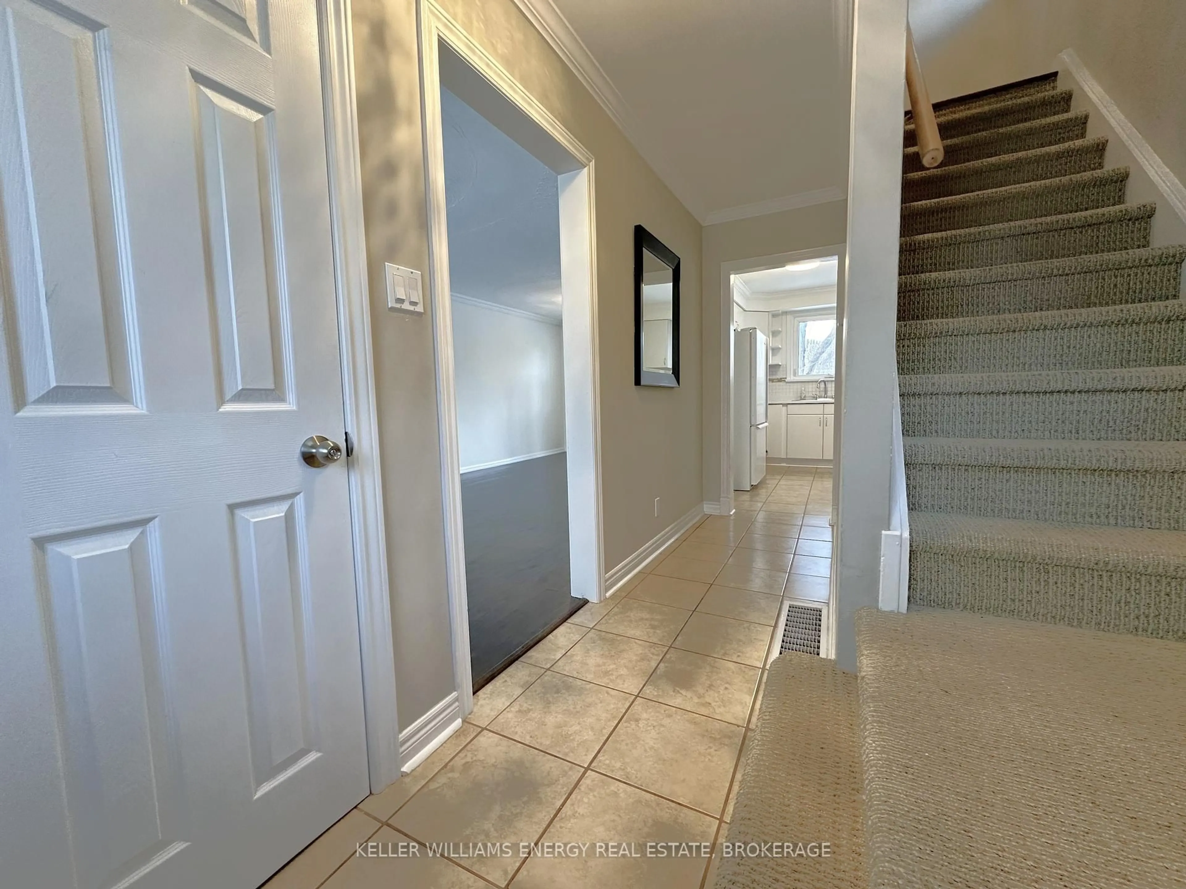 Indoor entryway for 714 Dunlop St, Whitby Ontario L1N 1V6