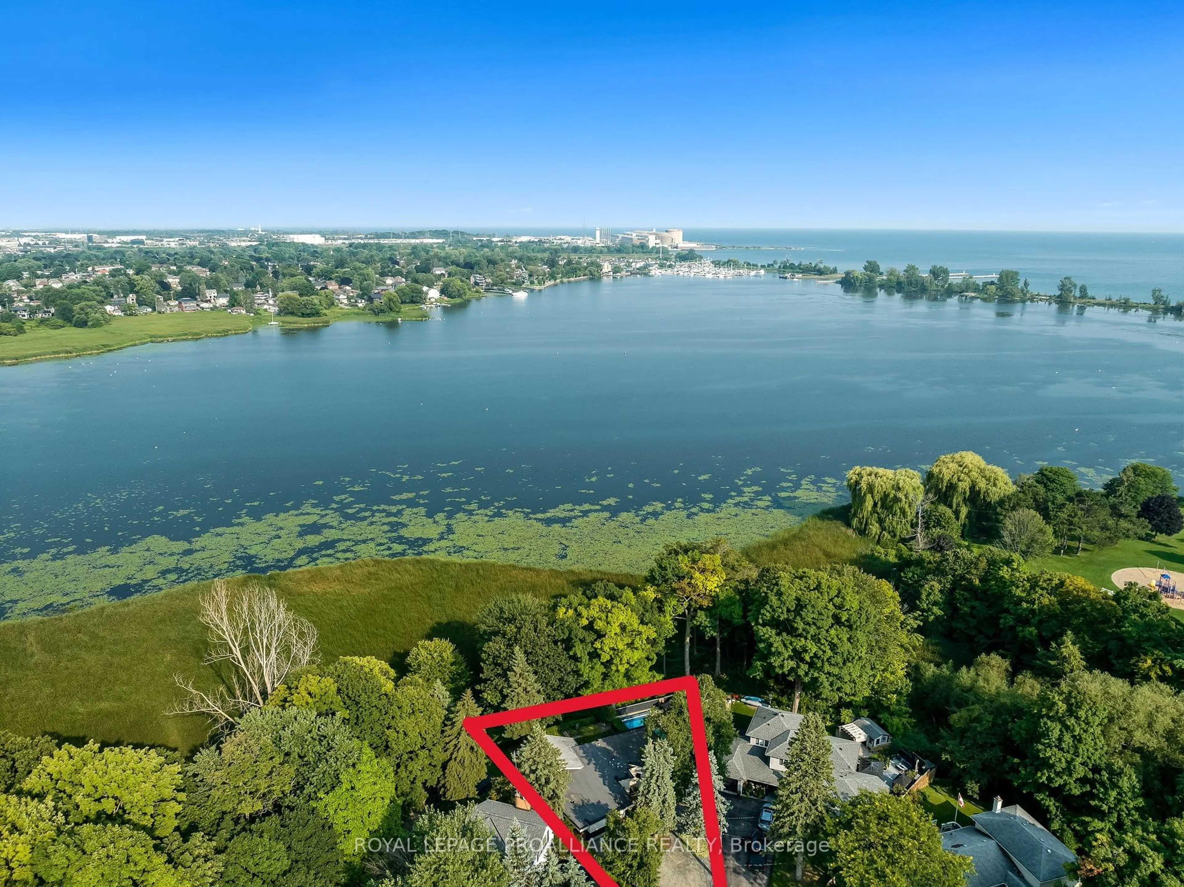 A pic from outside/outdoor area/front of a property/back of a property/a pic from drone, water/lake/river/ocean view for 824 Elvira Crt, Pickering Ontario L1W 2L1