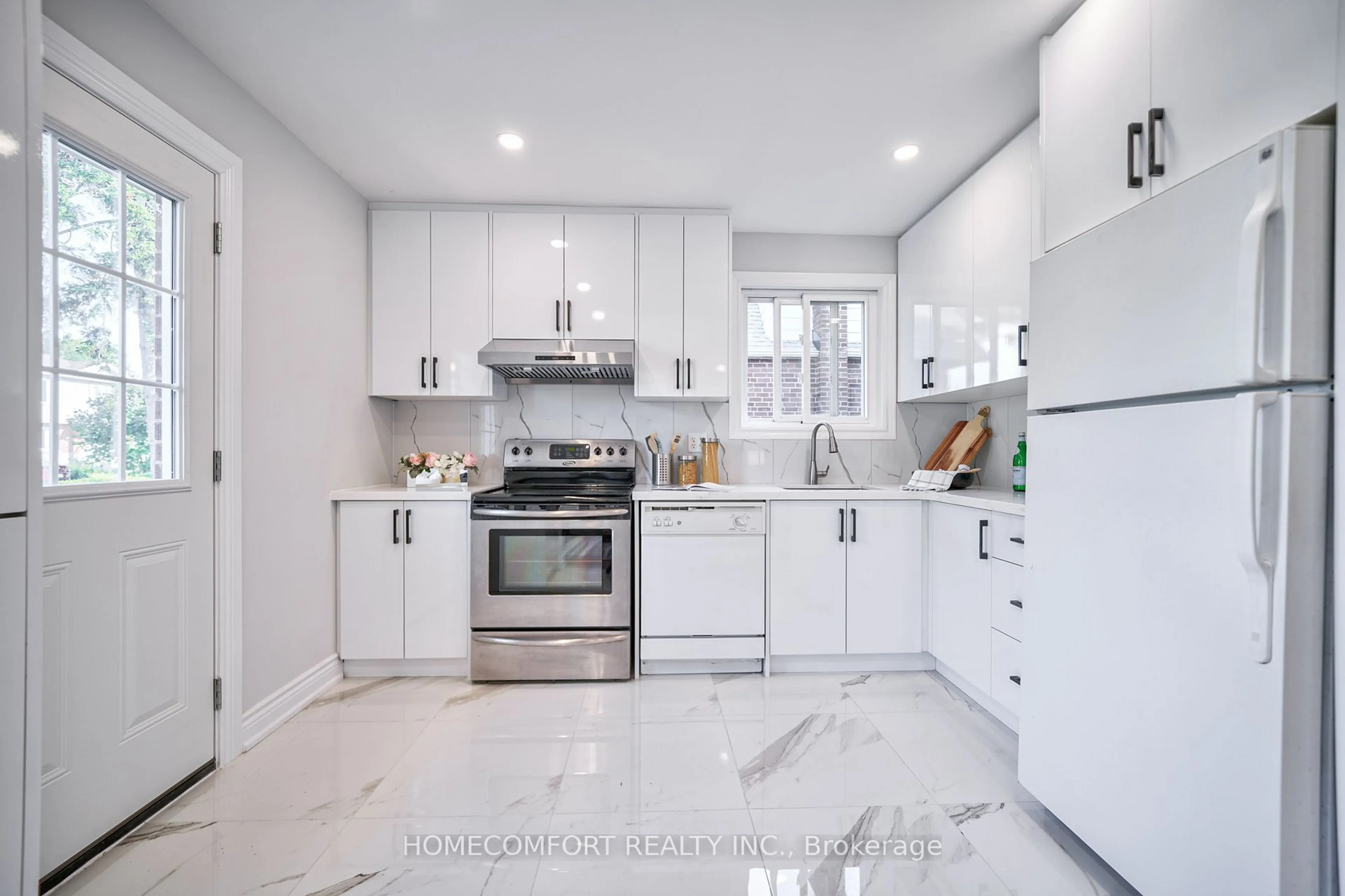 Open concept kitchen, ceramic/tile floor for 30 Balaclava Dr, Toronto Ontario M1P 1E6