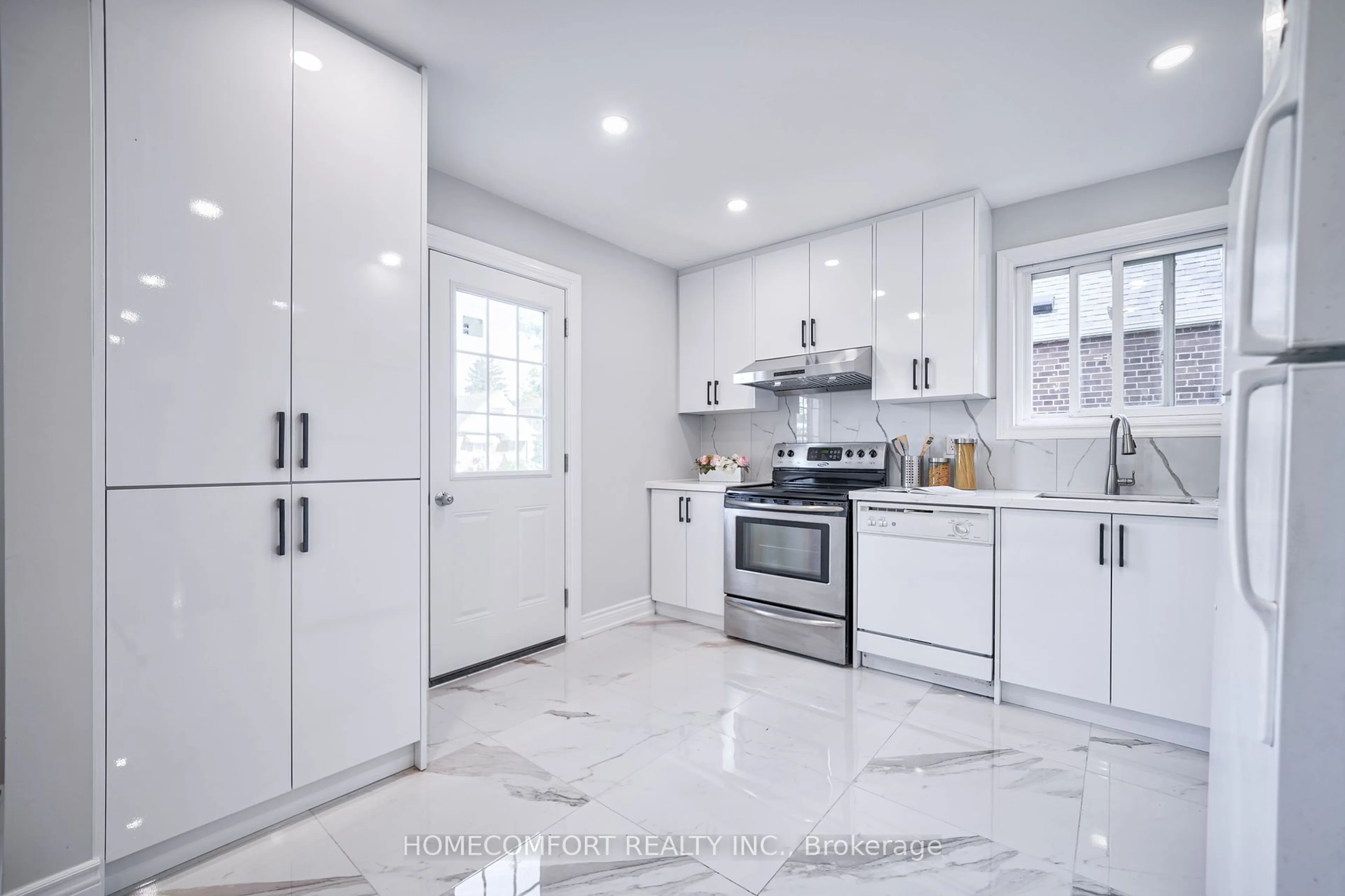 Open concept kitchen, ceramic/tile floor for 30 Balaclava Dr, Toronto Ontario M1P 1E6