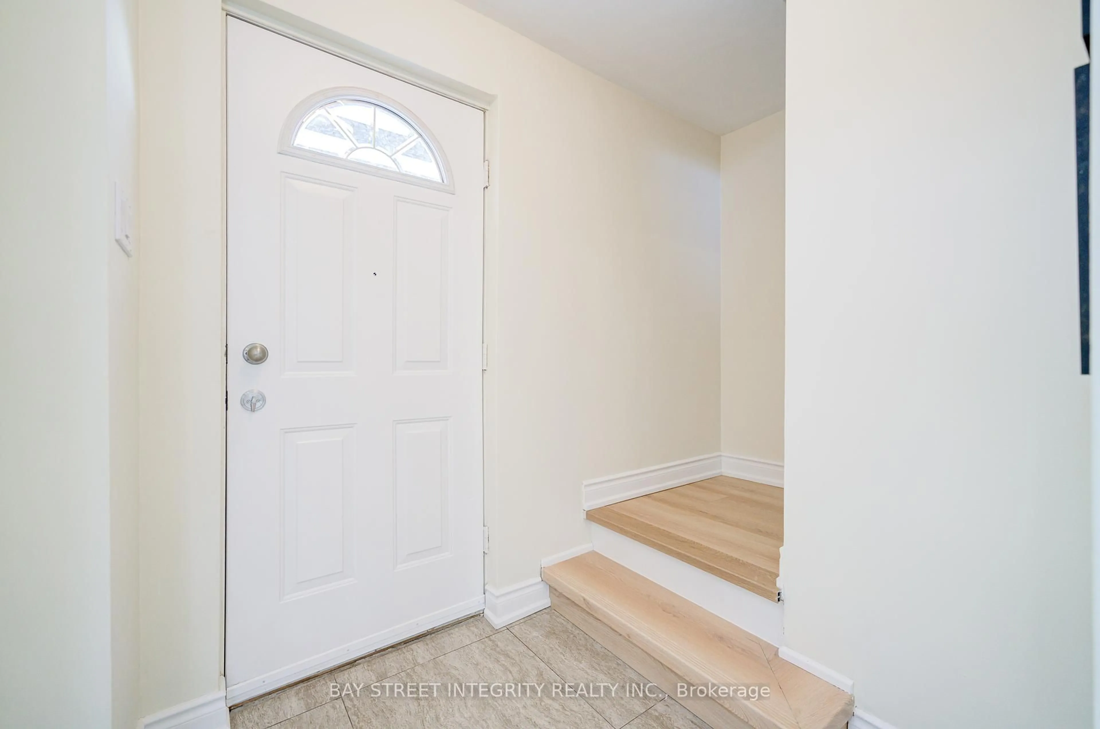 Indoor entryway for 36 Ashwick Dr, Toronto Ontario M1K 2K9