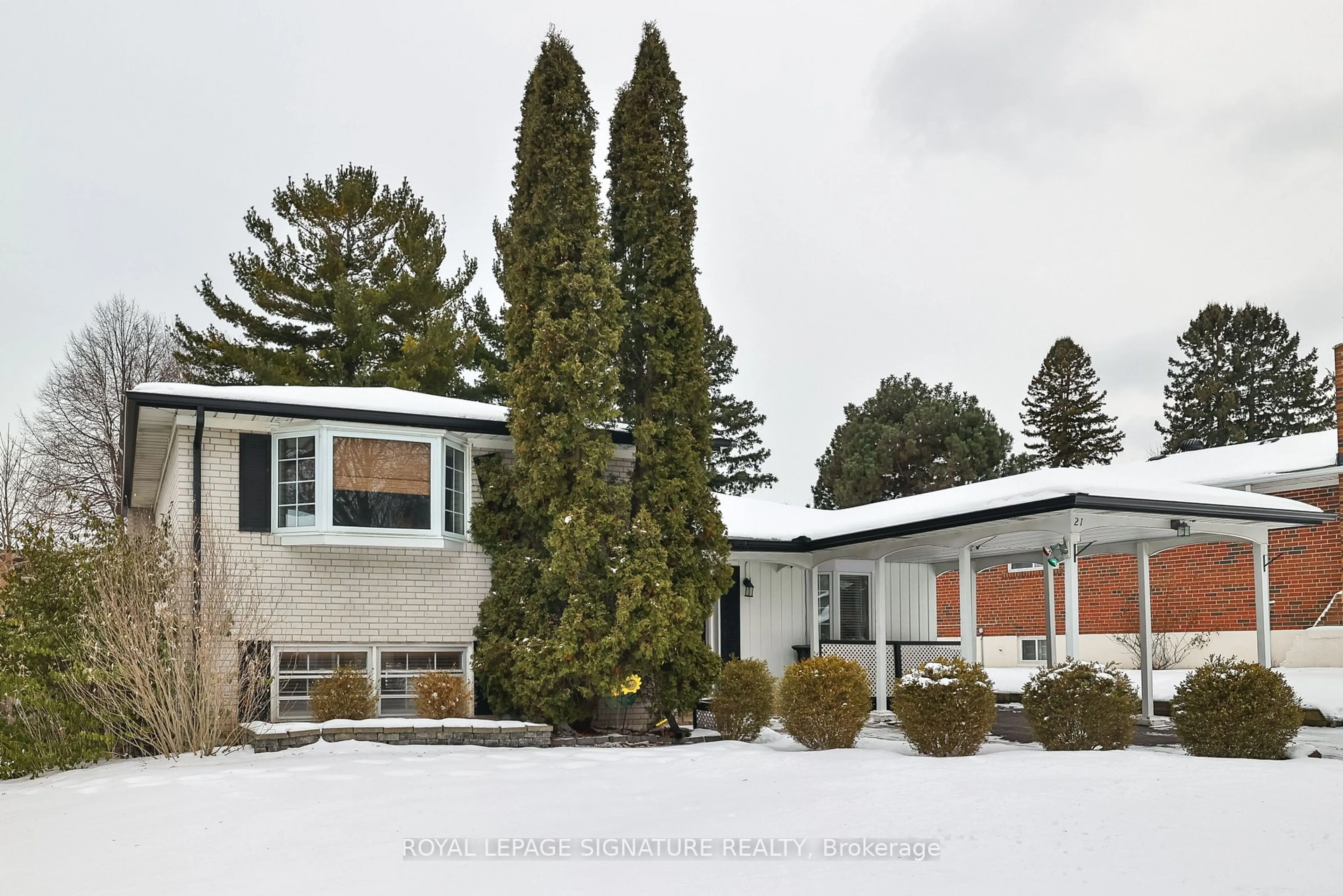 Home with vinyl exterior material, street for 21 Griselda Cres, Toronto Ontario M1G 3P5