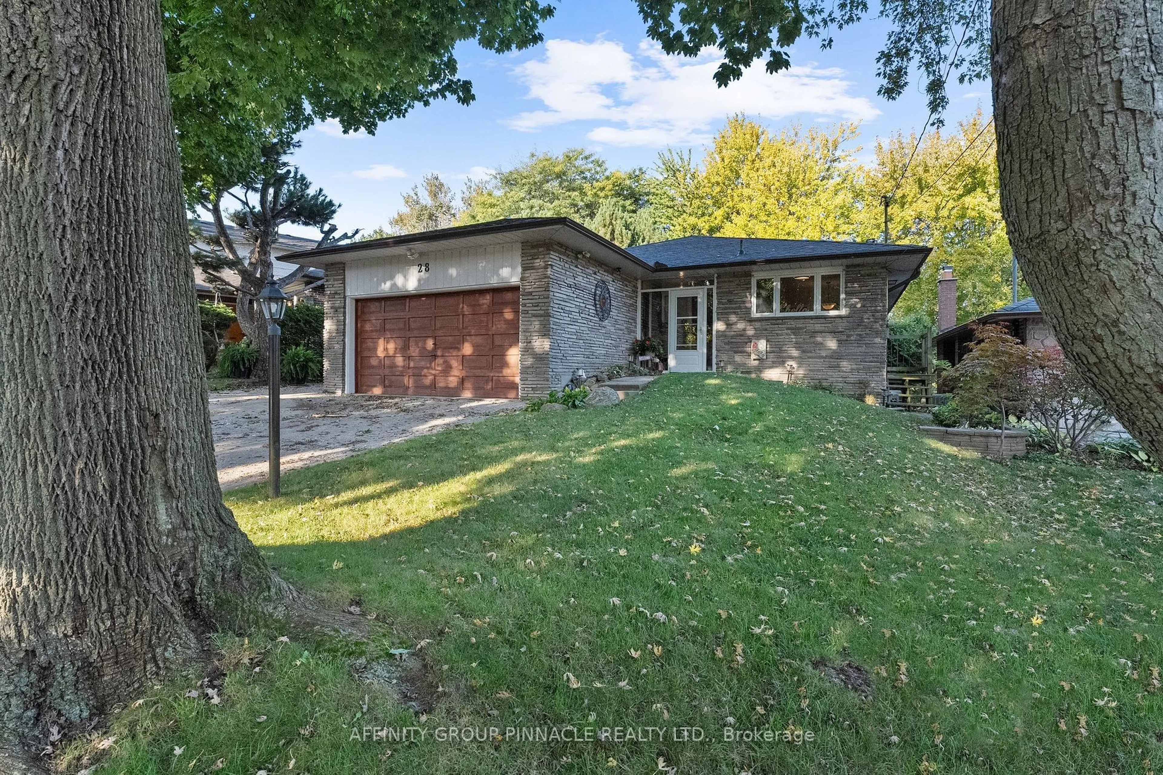 A pic from outside/outdoor area/front of a property/back of a property/a pic from drone, street for 28 Landfair Cres, Toronto Ontario M1J 3A7